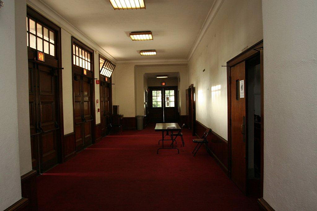 A colored photo of the lobby of the Wilshire Auditorium, taken in 2009.