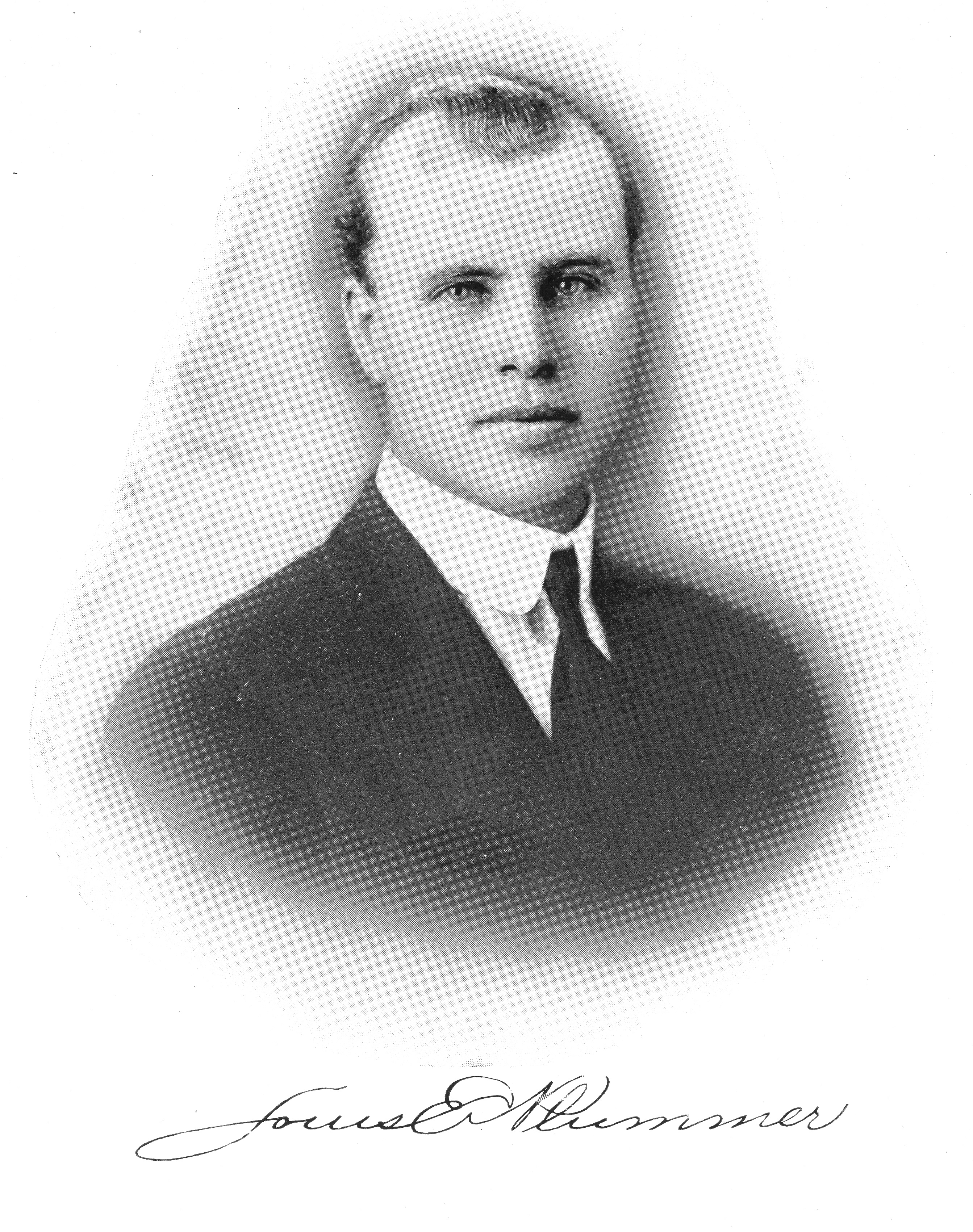 A black and white portrait of Louis Plummer in 1920.