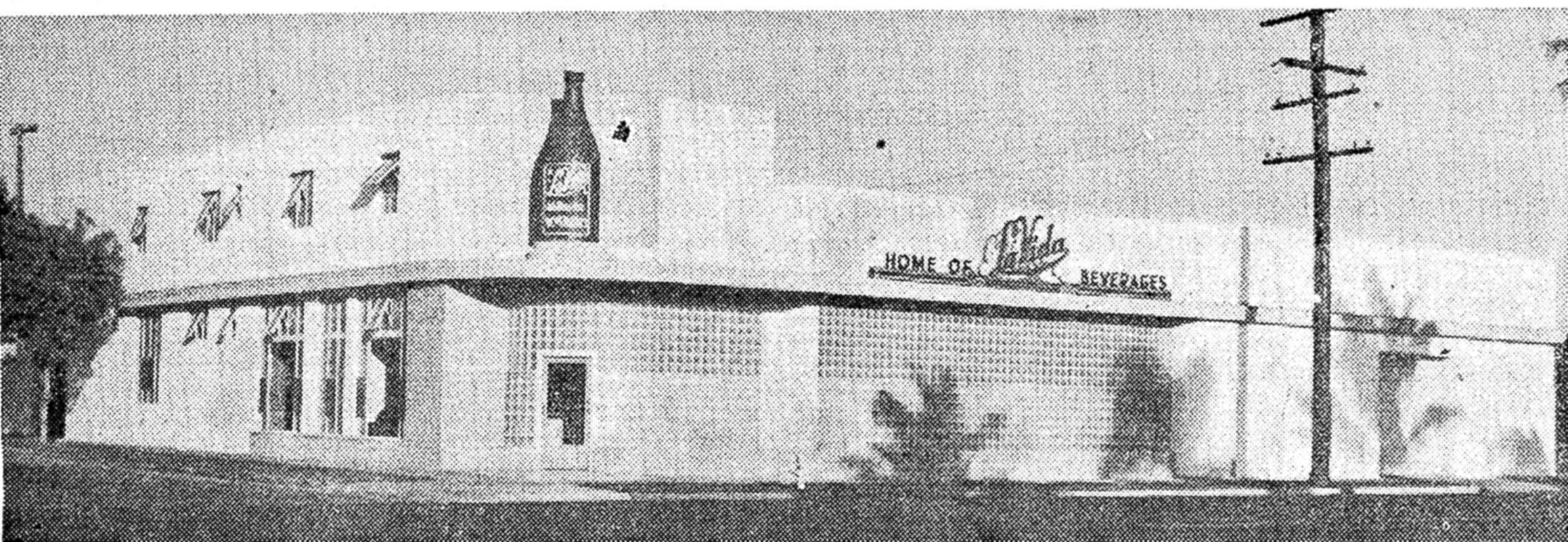 A black and white photograph of the exterior of the La Vida Bottling Company in 1946.