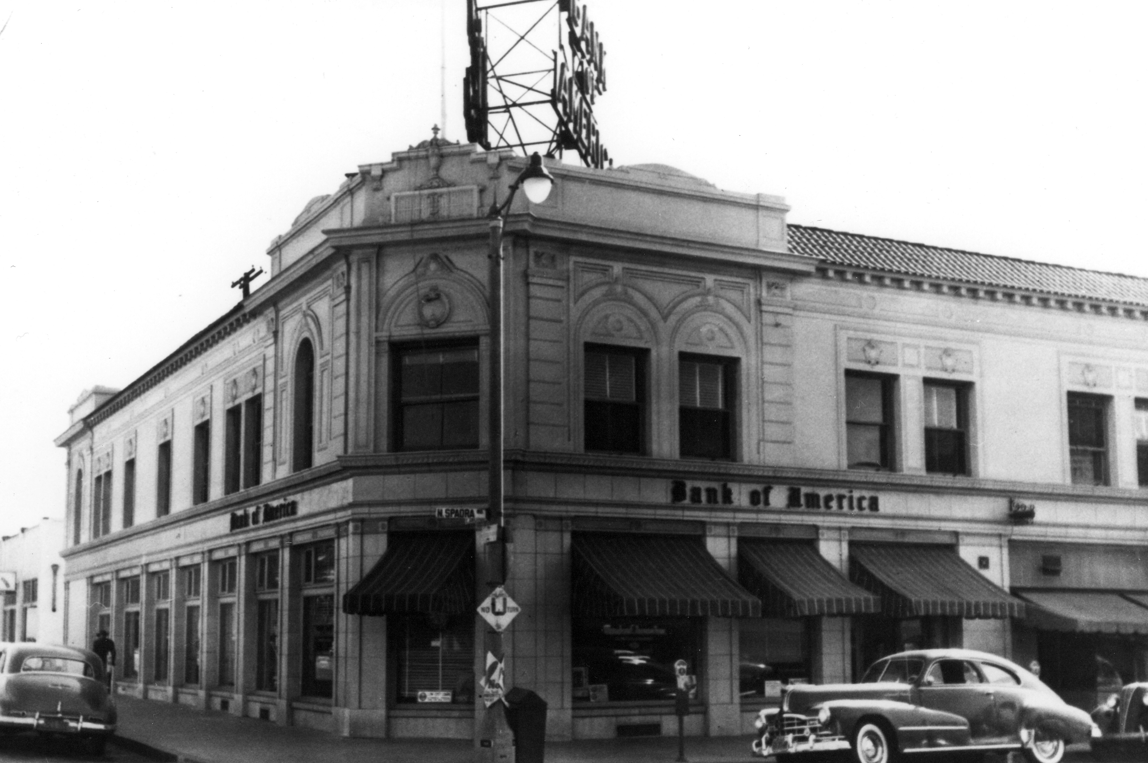 A black and white photograph of the Bank of America&#039;s exterior in the 1940s.