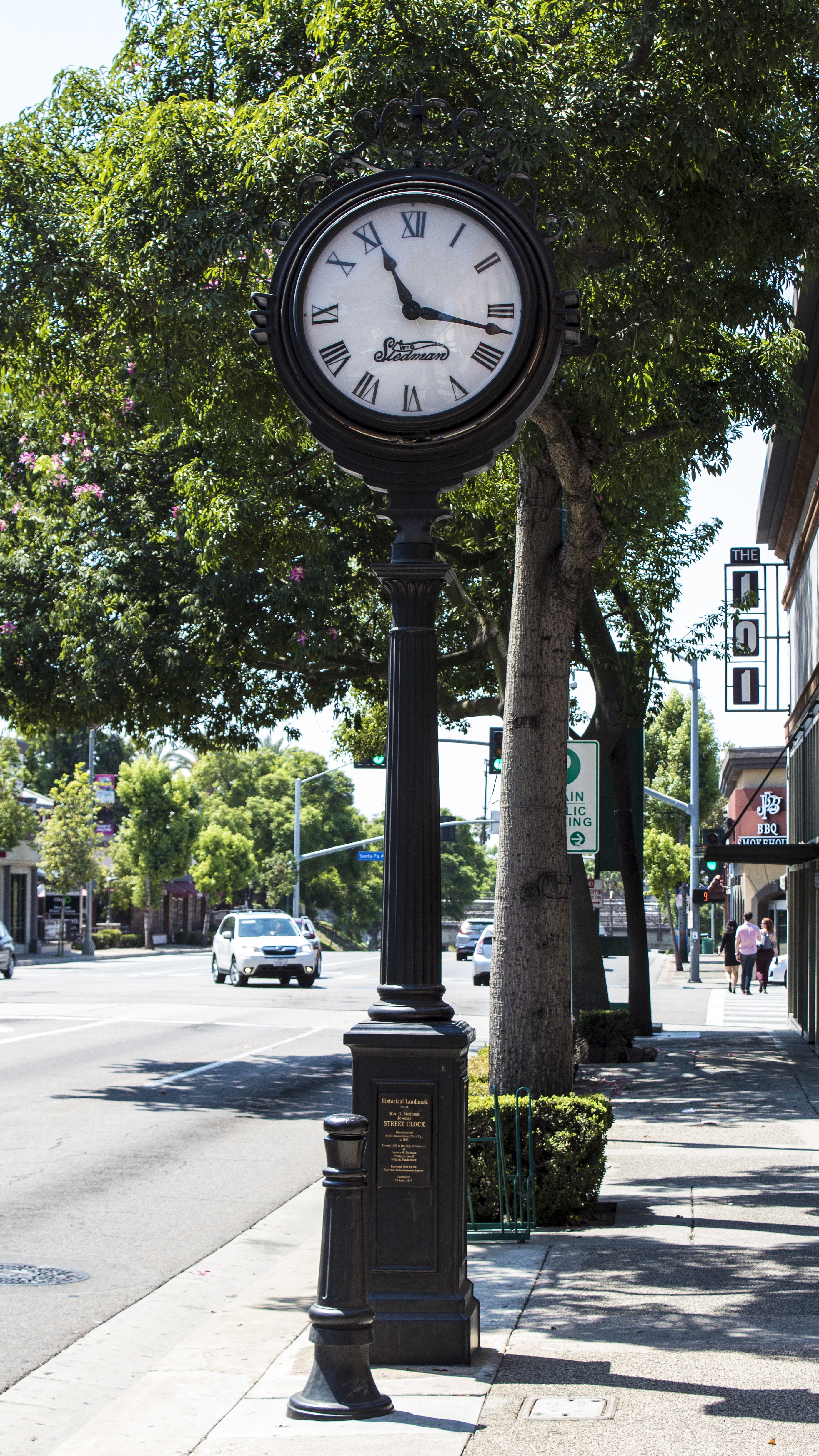 A colored photo of the Stedman Jewelers&#039; Clock in 2017.