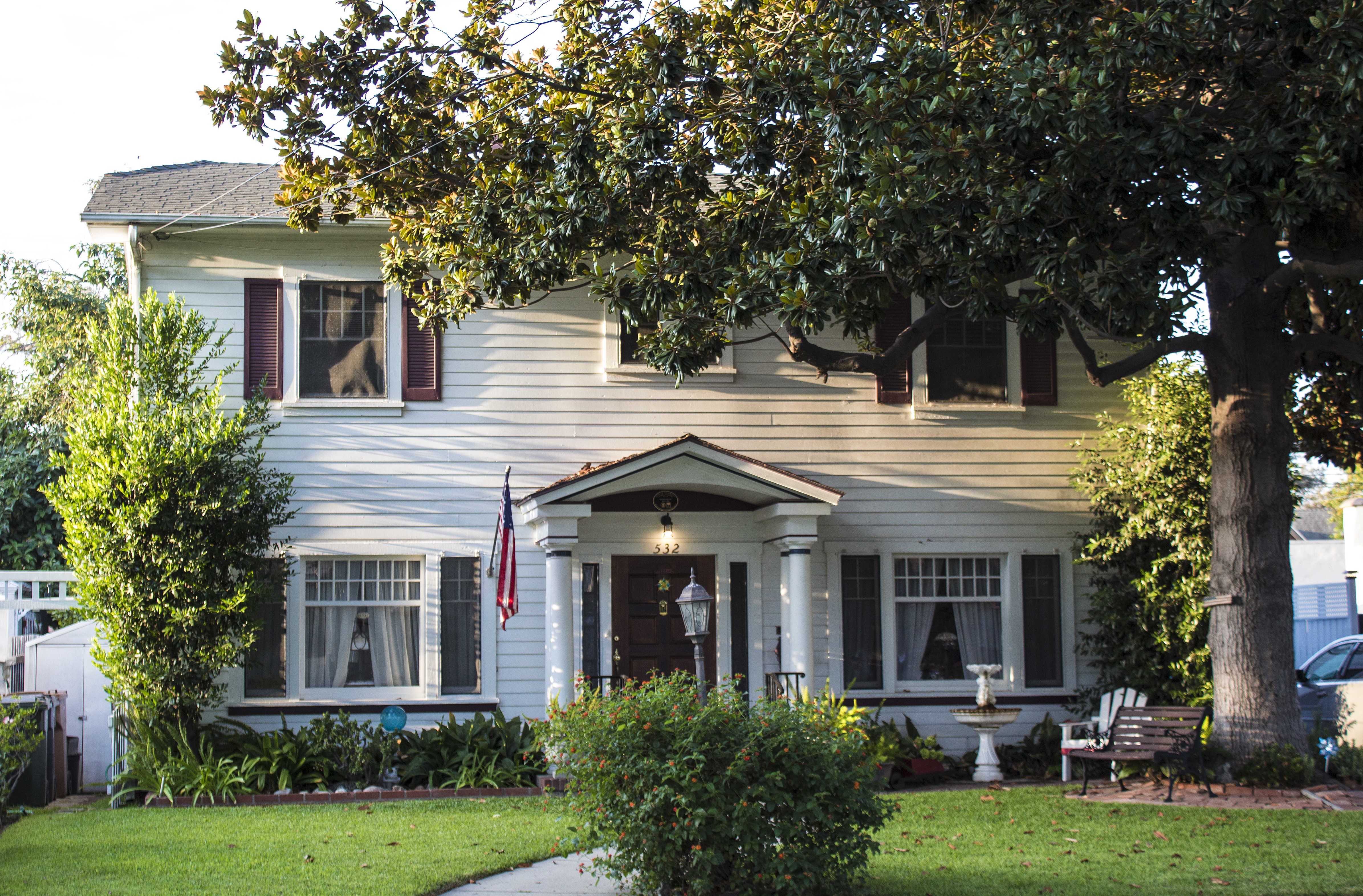 A colored photo of the Joseph Mennes House in 2017.