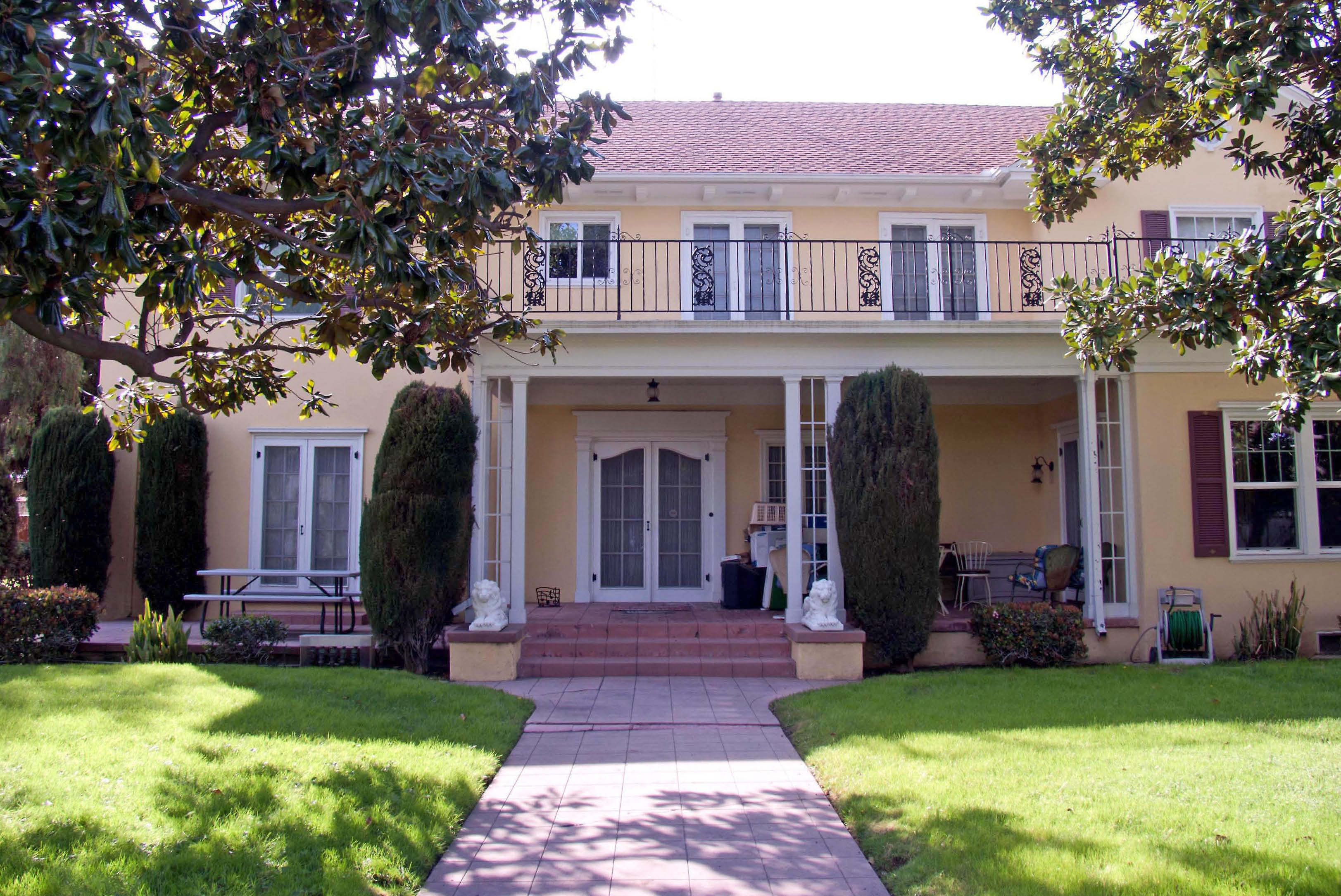 A colored photo of the Lilburn Gardiner House in 2017.