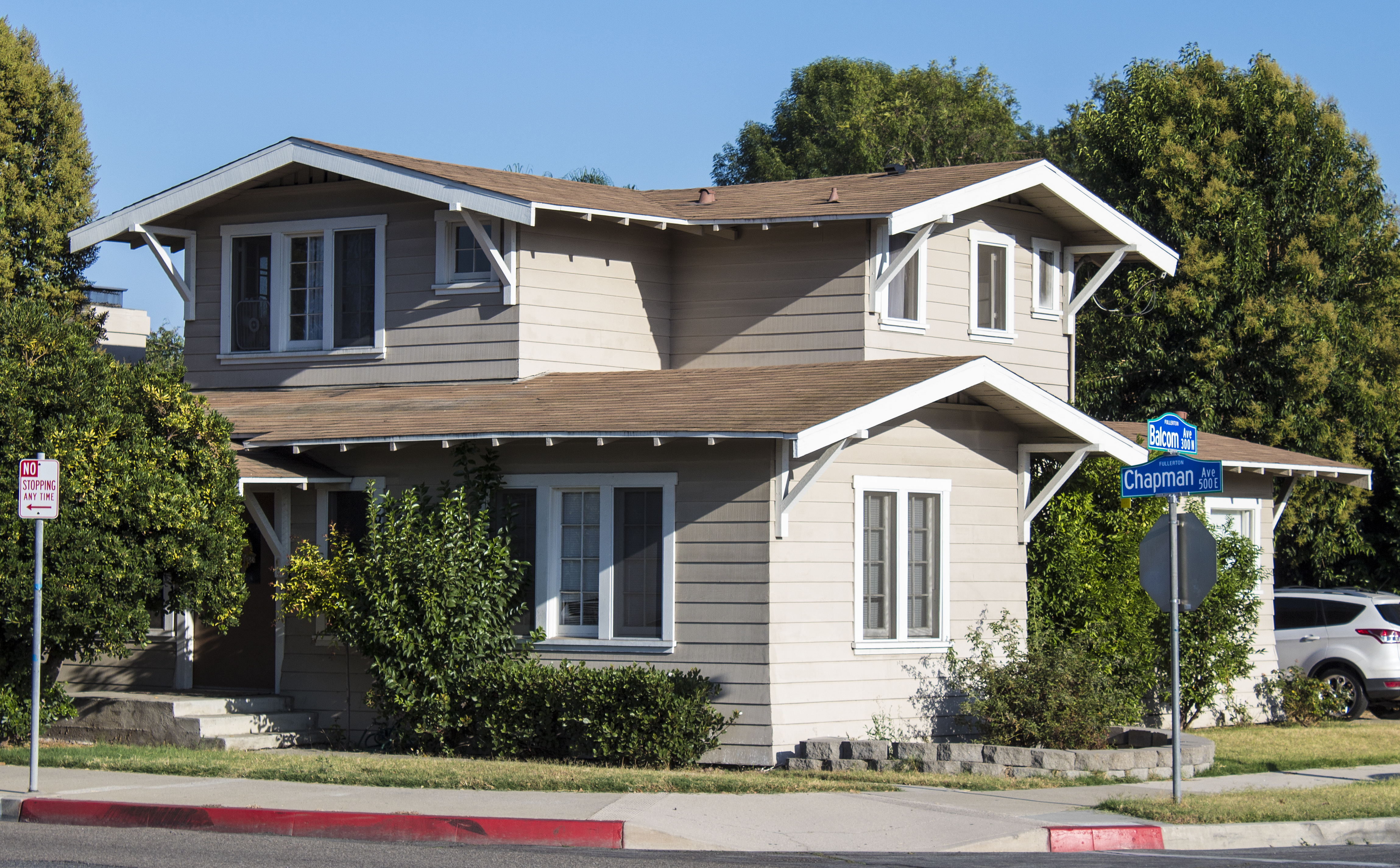 A colored photo of the Albert Stuelke House in 2017.