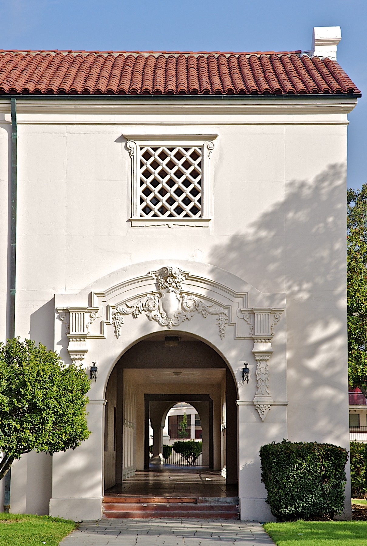 A colored photo of the entry arch detail of the FUHS Science Buildings in 2009.