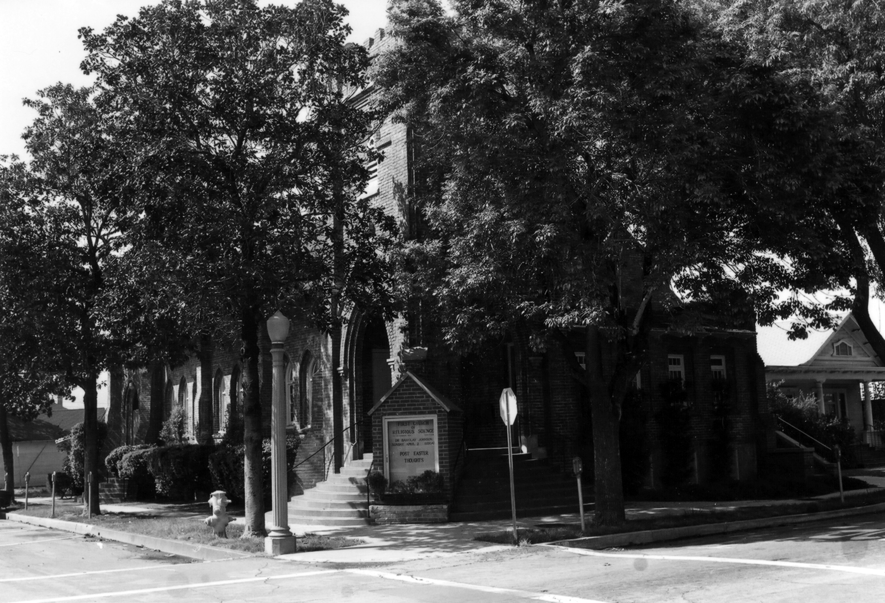 A black and white photograph of the Fullerton First Methodist Episcopal Church for the Historical Building Survey in 1978.