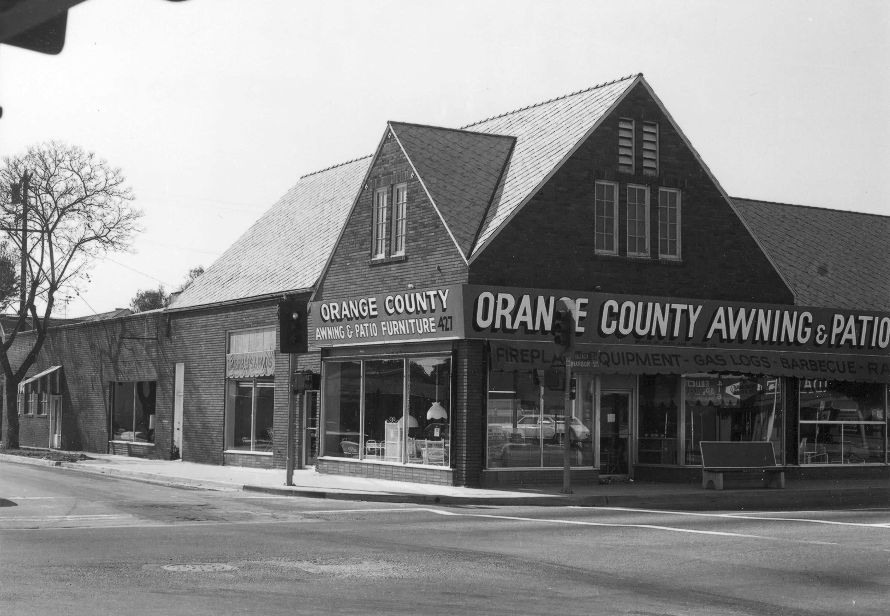 A black and white photograph of the Emil Dreyfus Building for the Historical Building Survey in 1978.