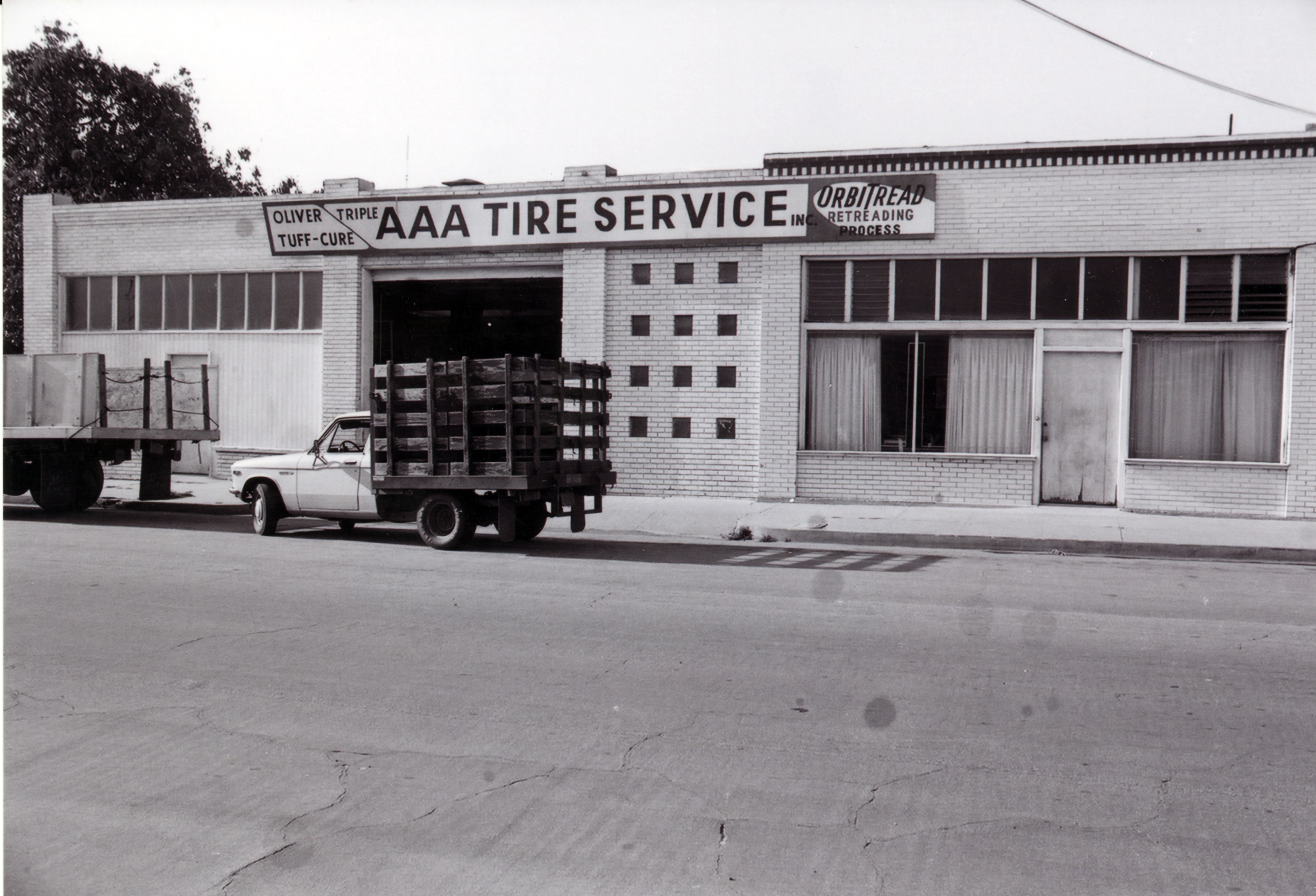 A black and white photograph of the Fullerton Dye Works building for the Historical Building Survey in 1978.