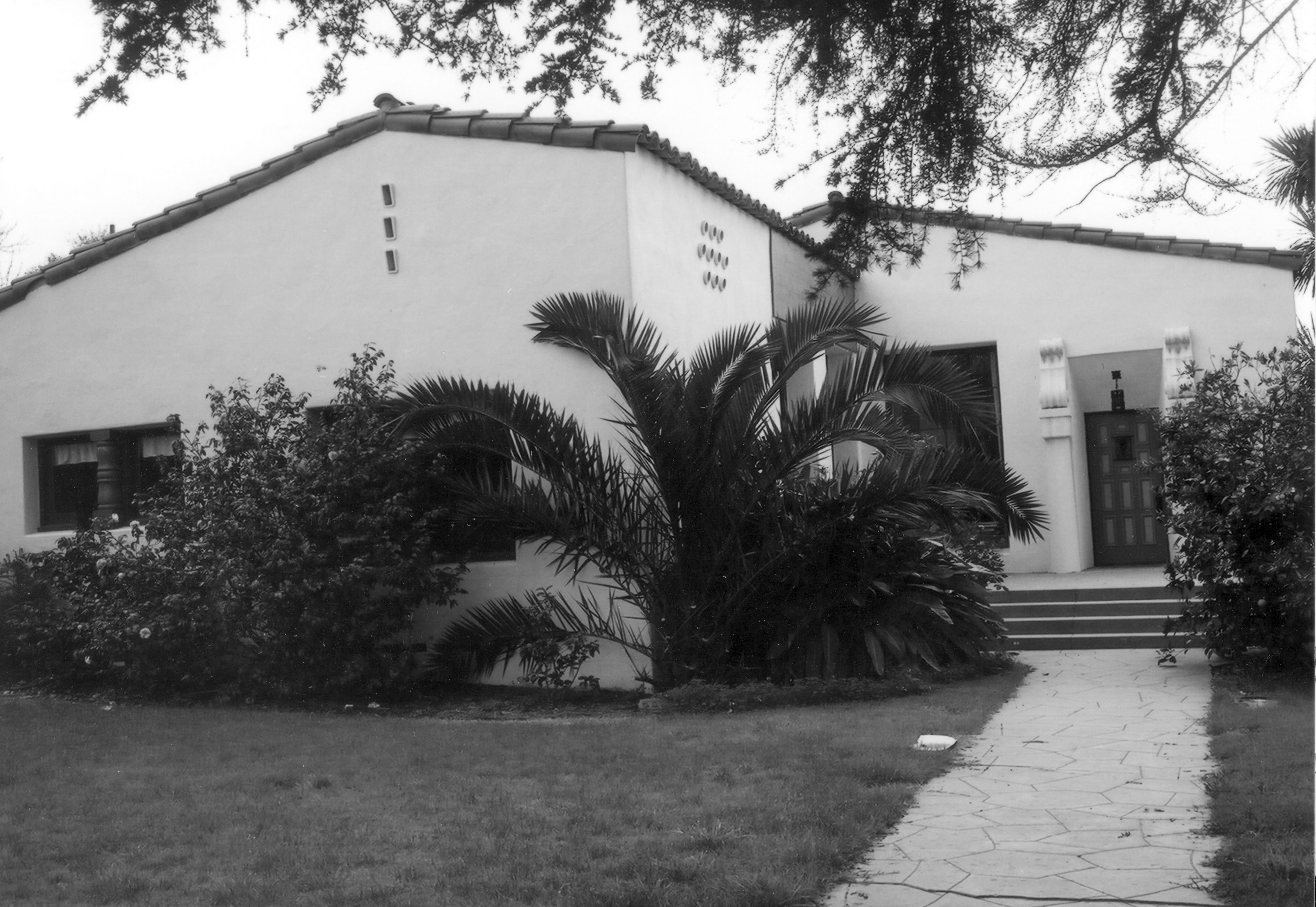 A black and white photograph of the Hugh Edgar Johnson House for the Historical Building Survey in 1978.