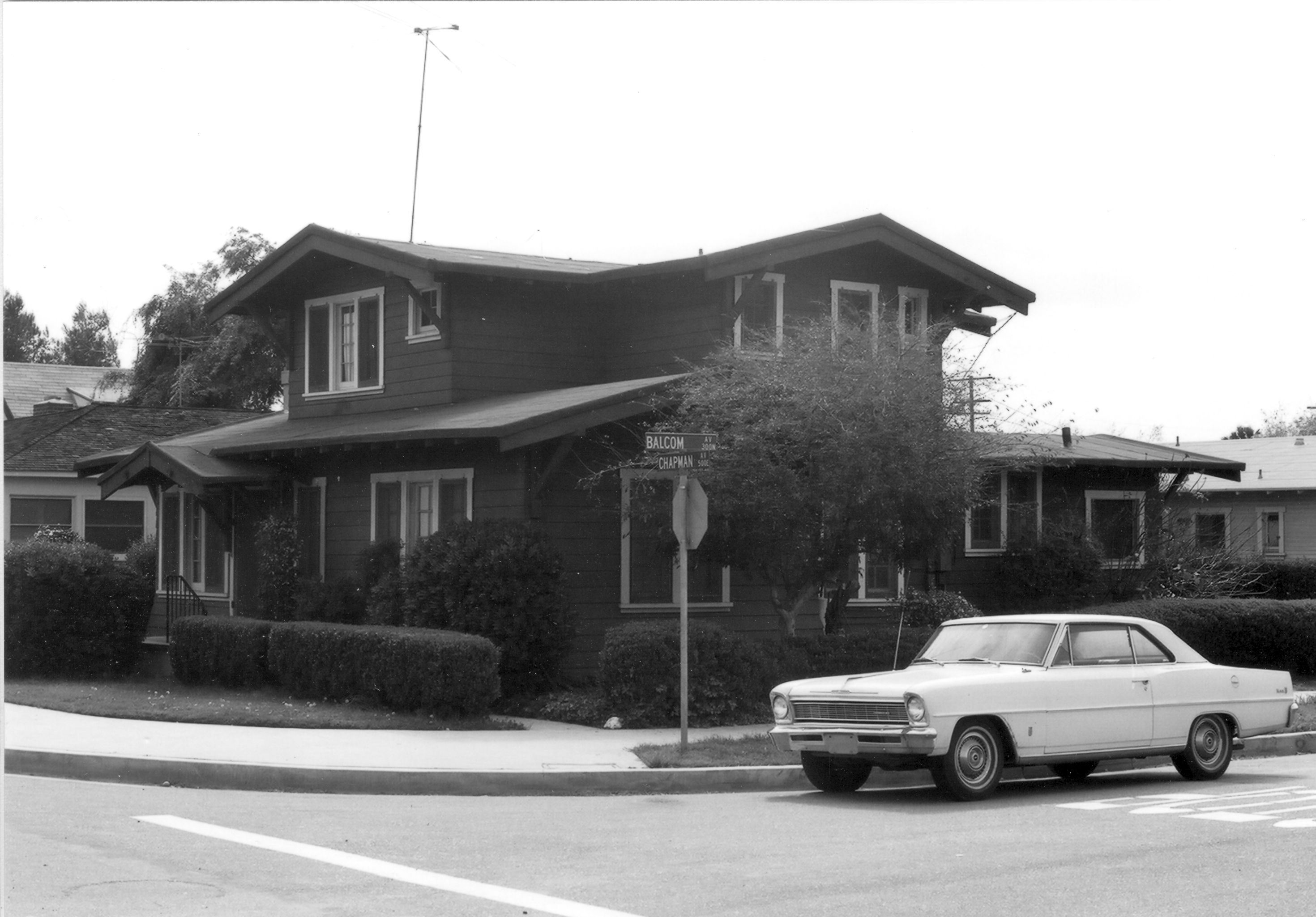 A black and white photograph of the Albert Stuelke House for the Historical Building Survey in 1978.