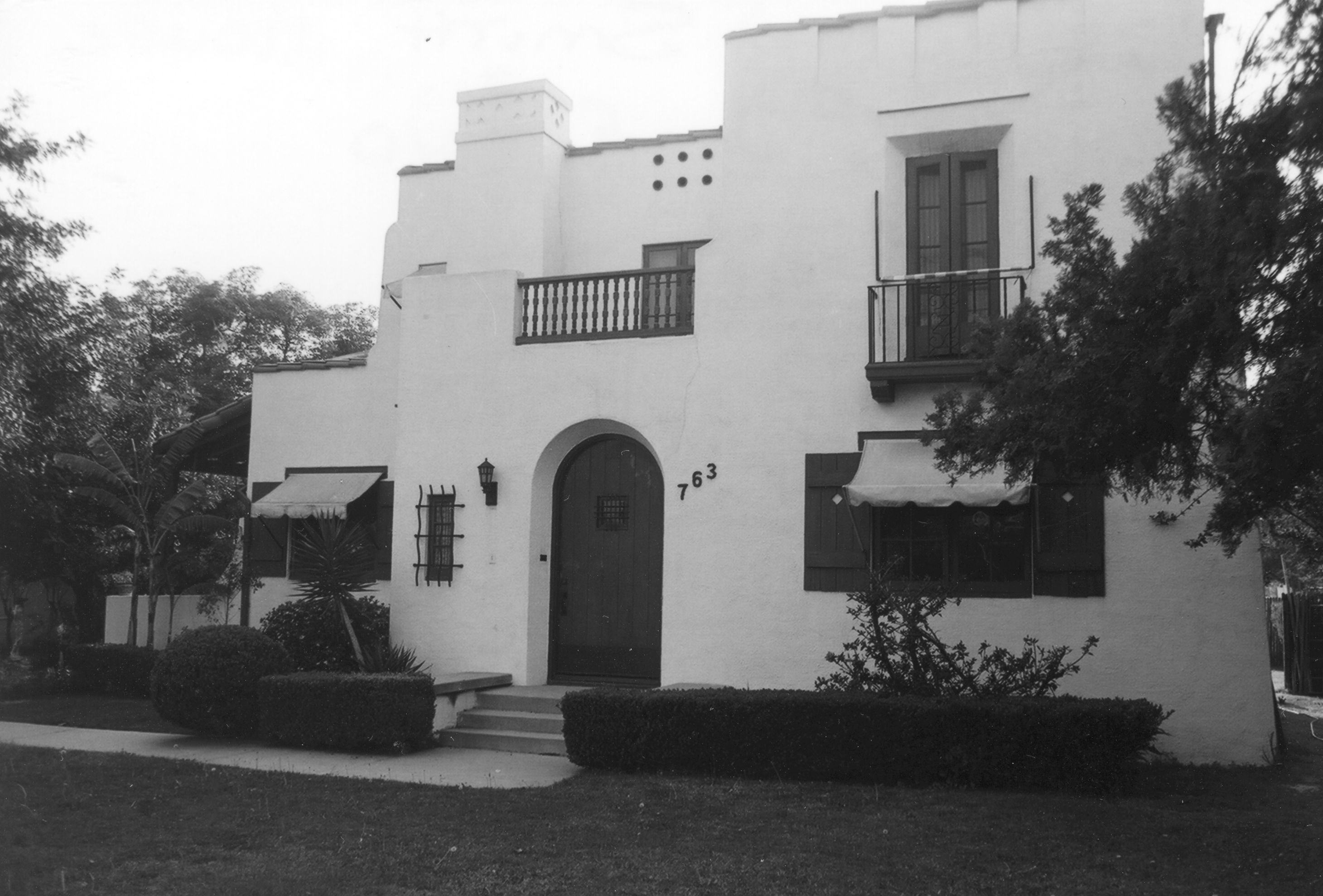 A black and white photograph of the Thomas Eadington Sr. House for the Historical Building Survey in 1978.