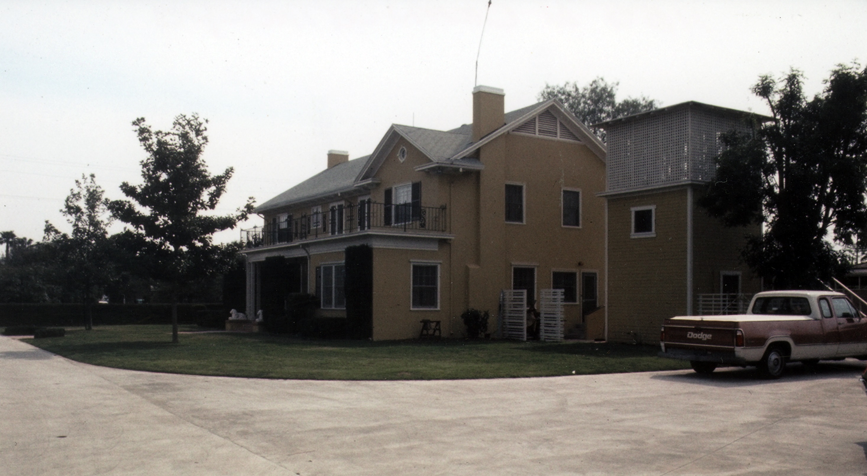 A colored photo of the Lilburn Gardiner residence with the Pump House.