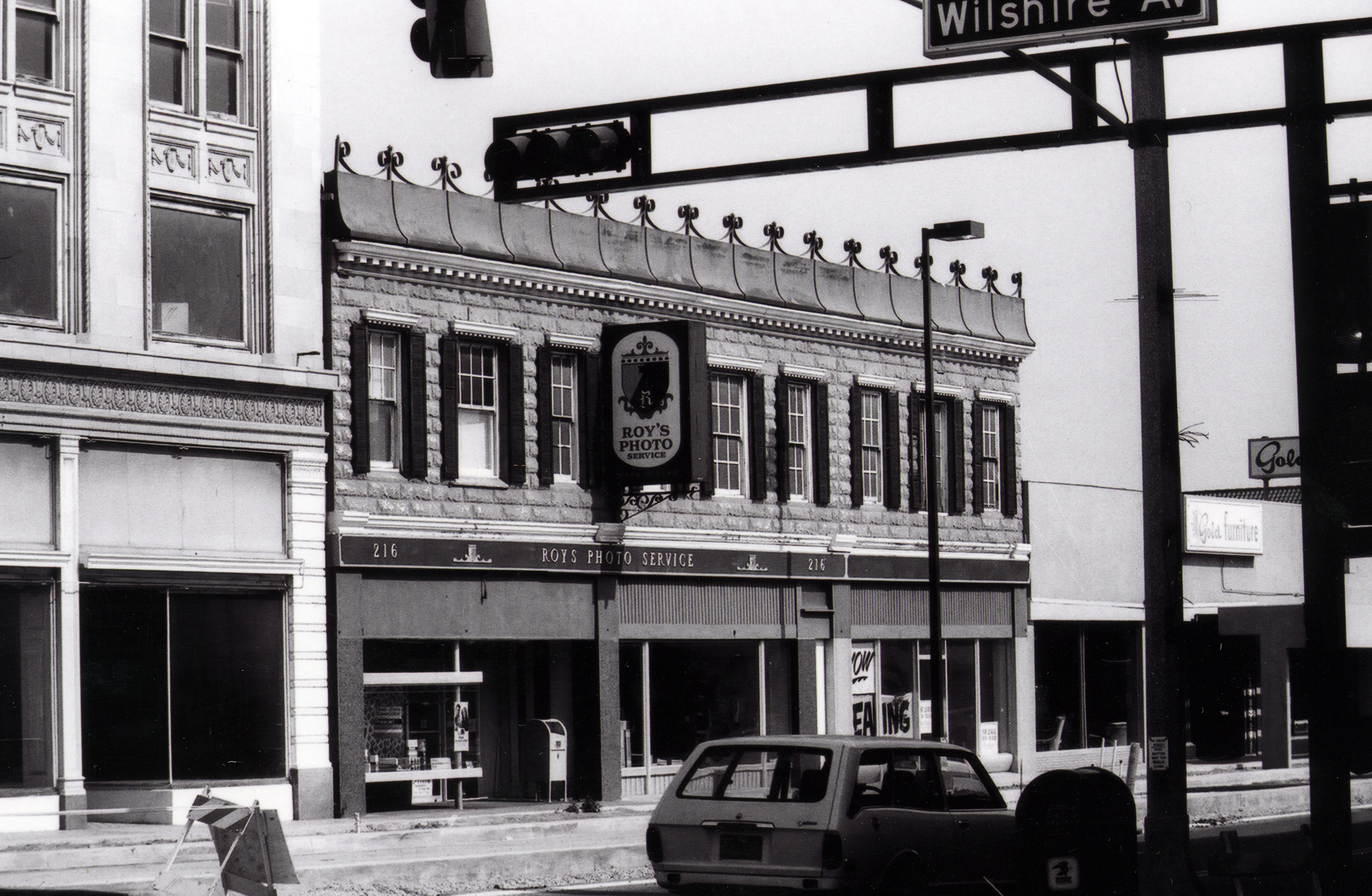 A black and white photograph of the street scene for the Peter Schumacher Building in 1981.
