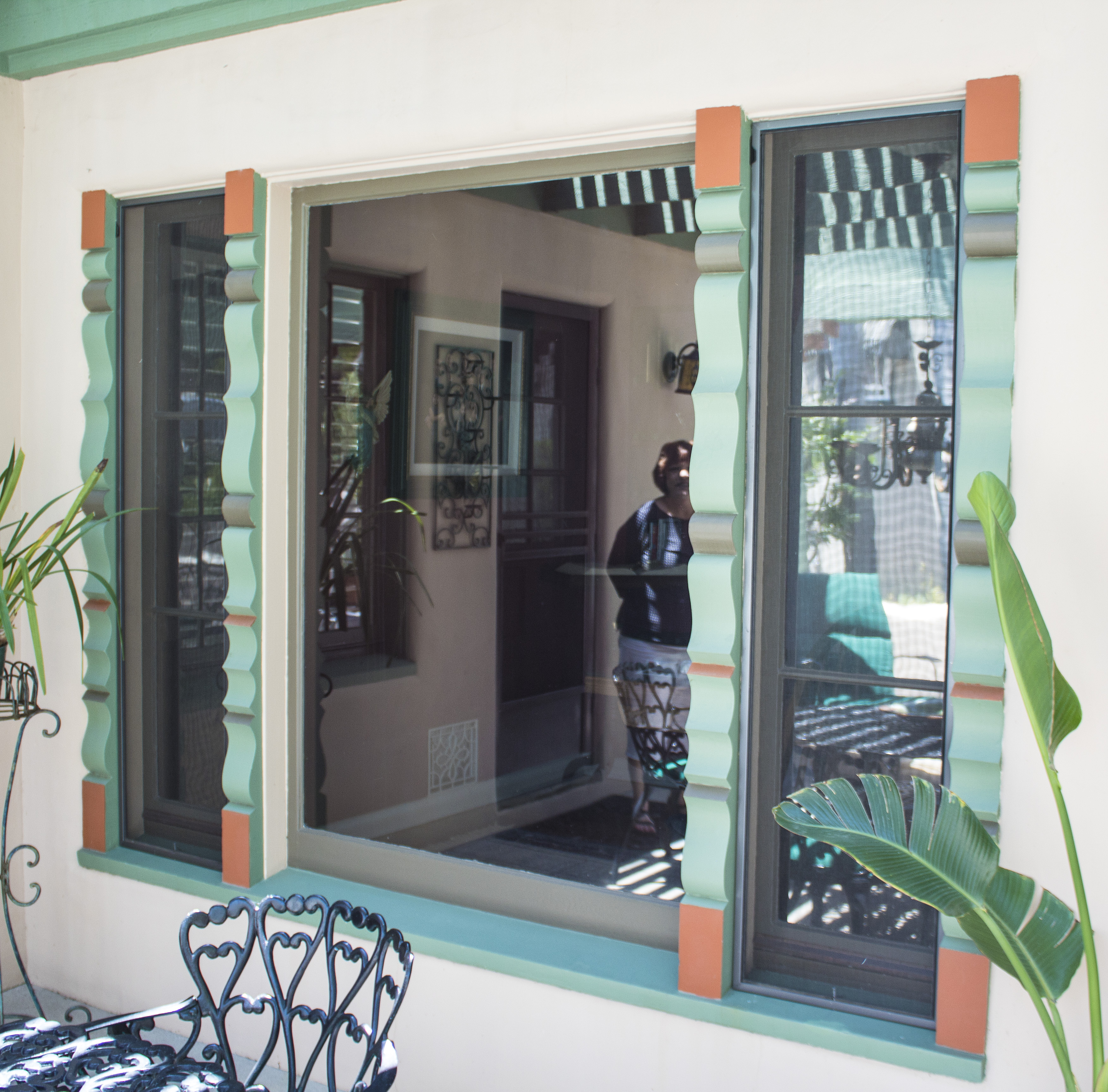 A colored photo of the window detail for the Hugh Edgar Johnson House in 2020.