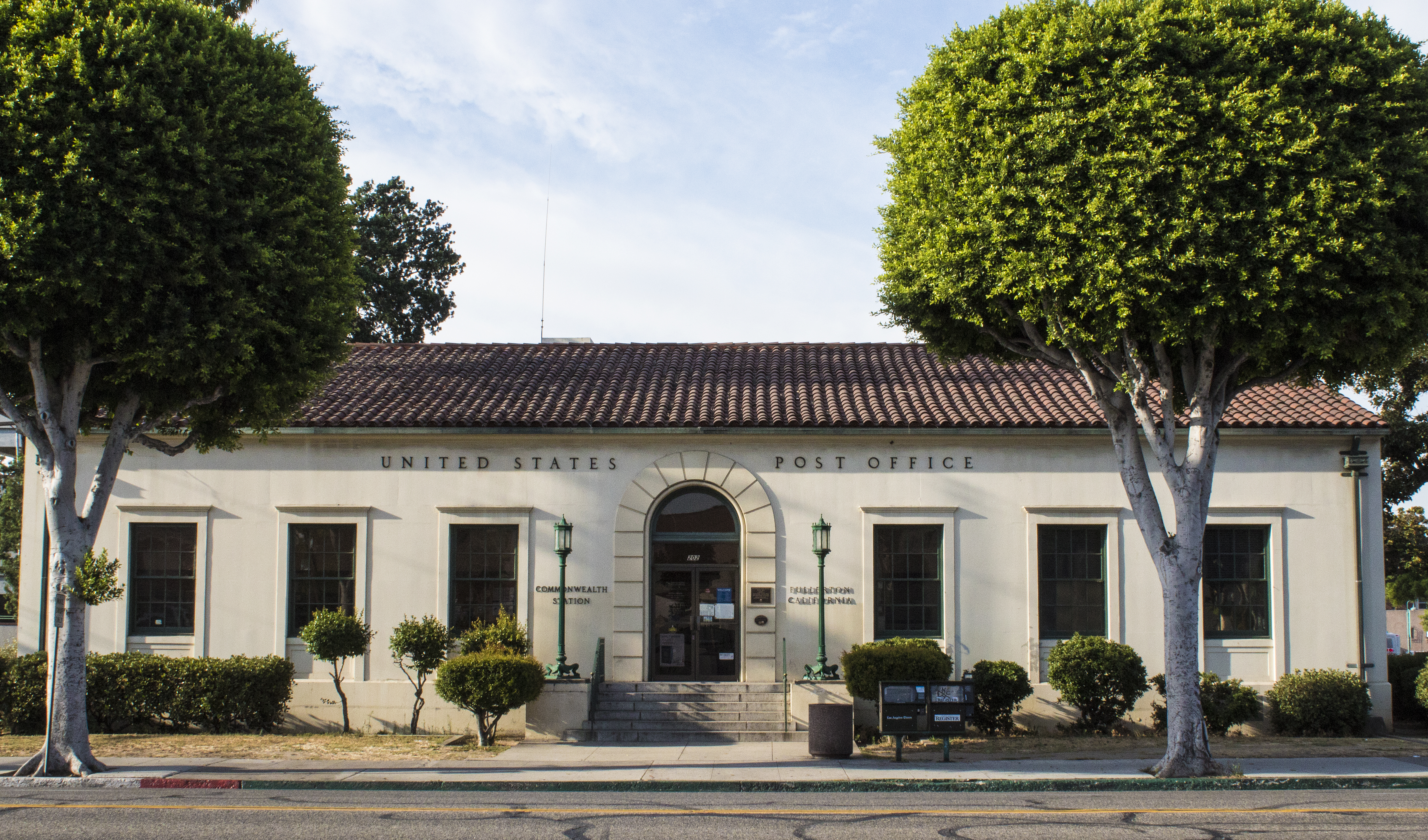 A colored photo of the Commonwealth Post Office in 2017.