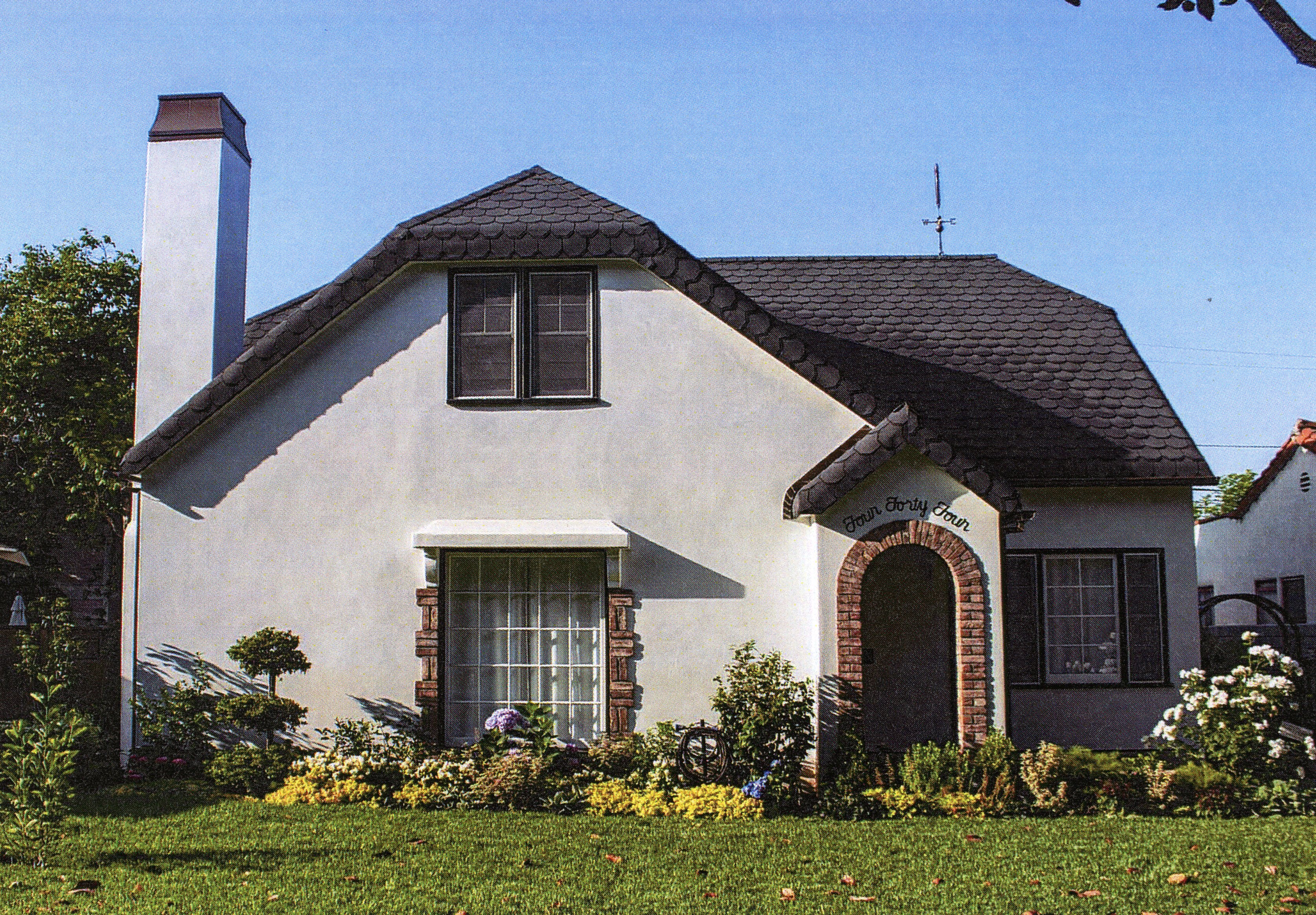 A colored photo of the Earl Dysinger - Charles Schugt House in 2023.