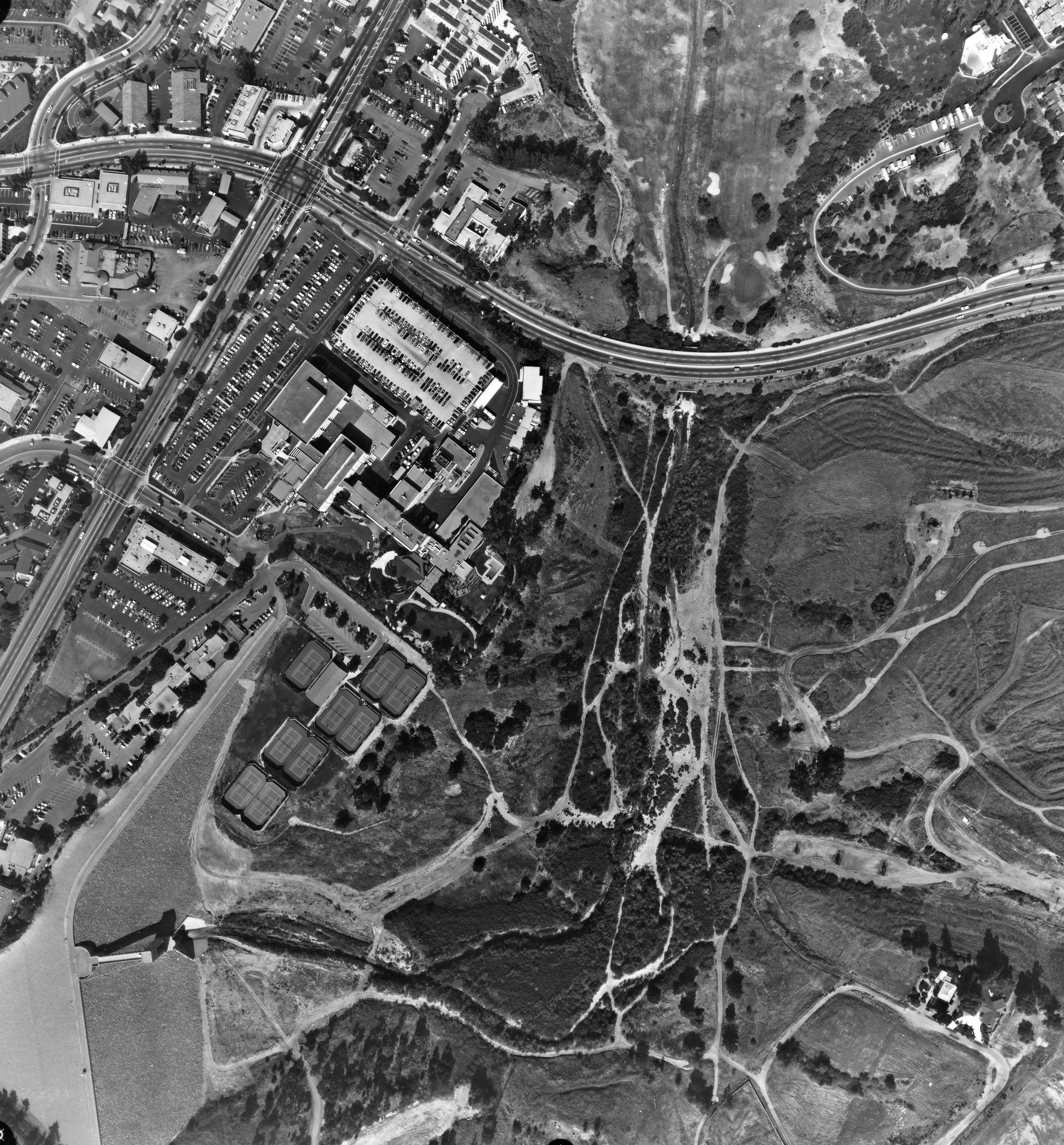 A digital scan of an aerial view of Bastanchury and Habor (version C) in 1986.
