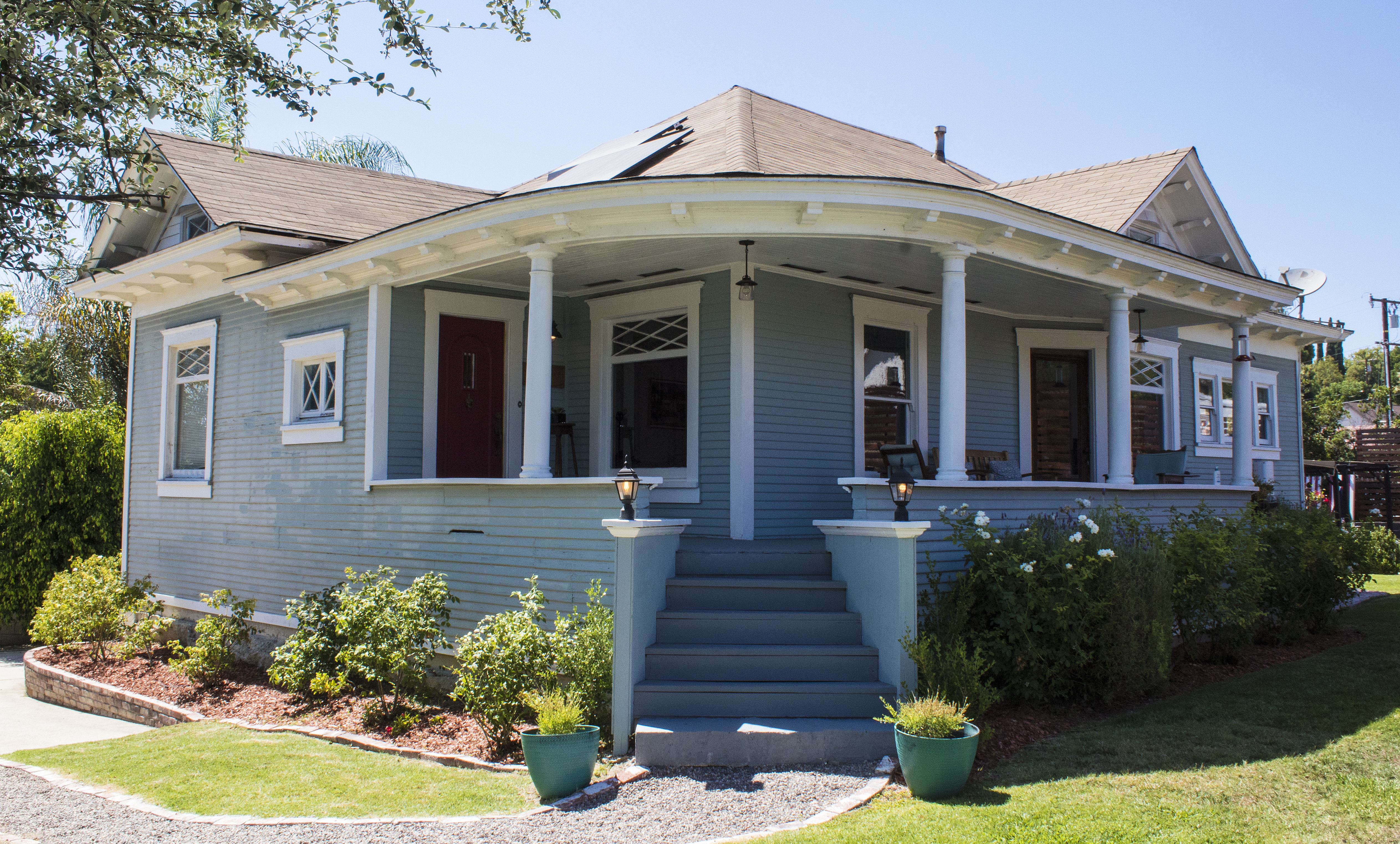 A colored photo of the front view of the Meredith Conway House taken in 2017.