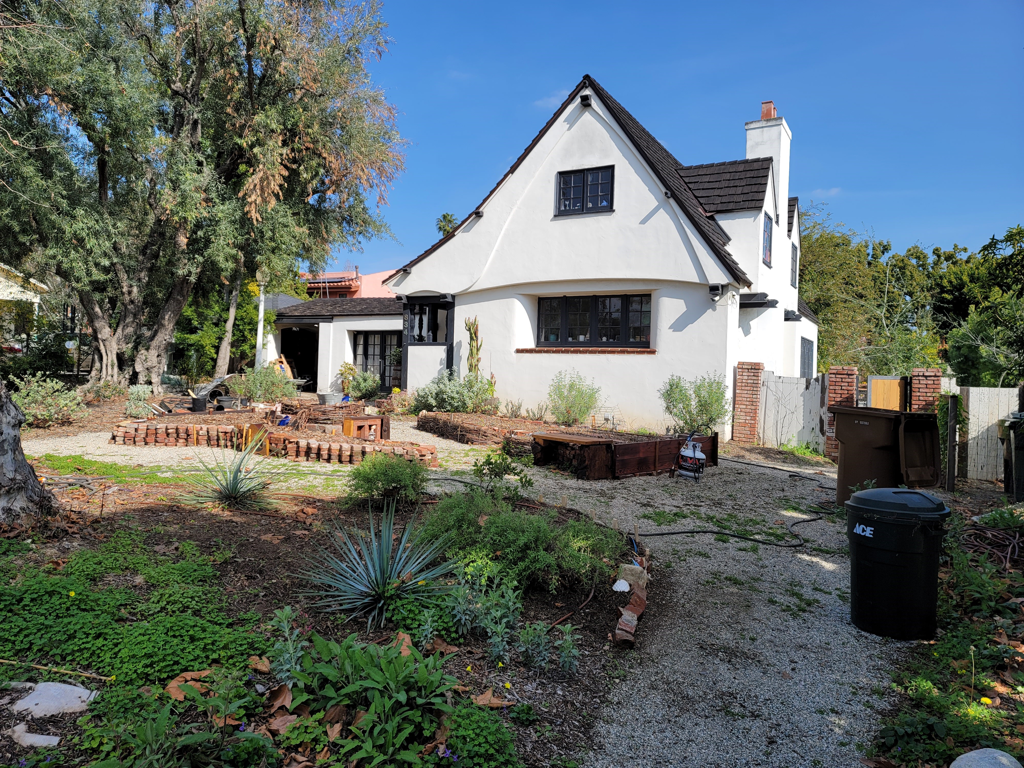 A colored photo of the front view of the Raymond Starbuck House in 2024.