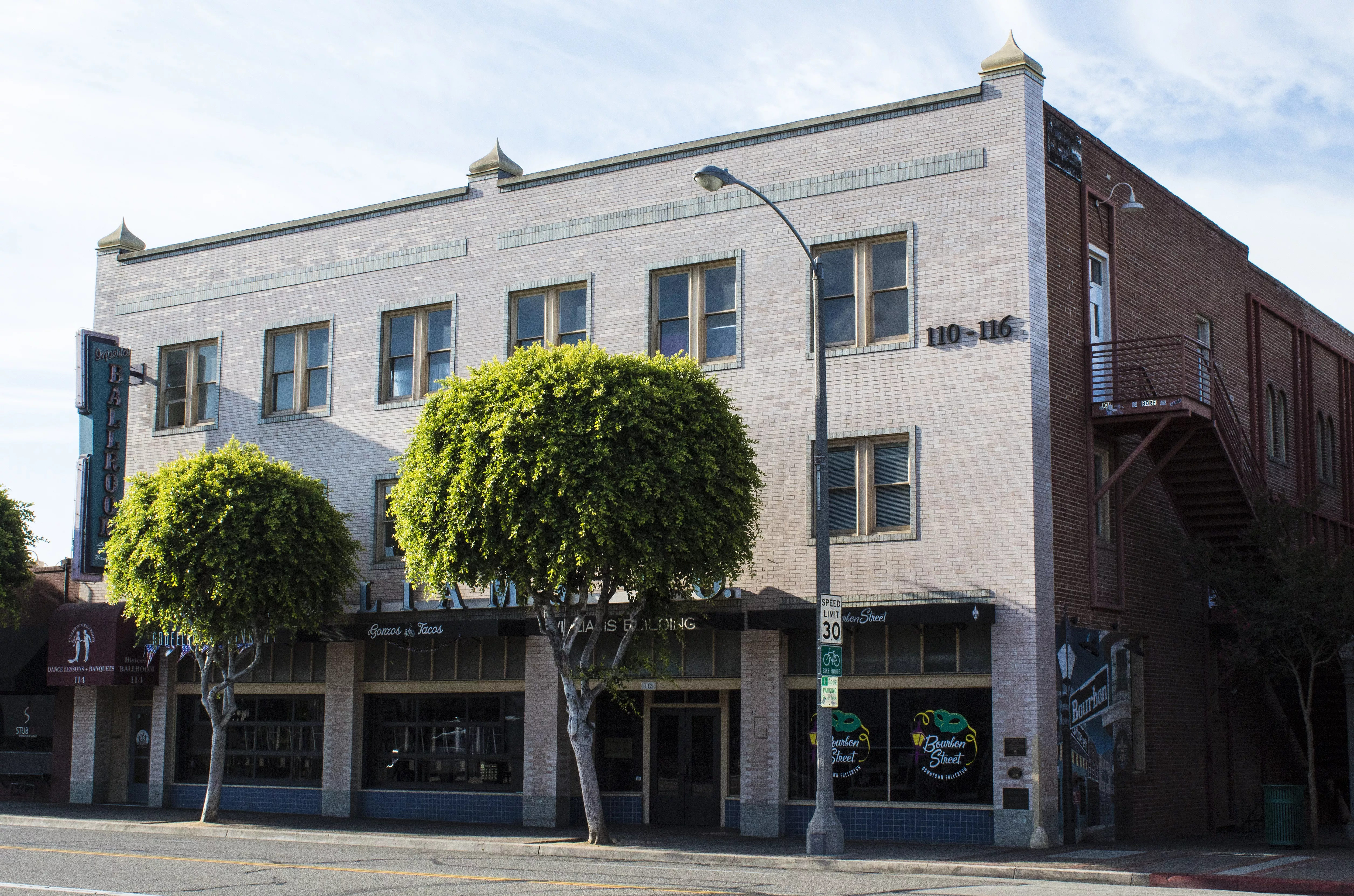 A colored current photo of the Odd Fellows Temple taken in 2017.
