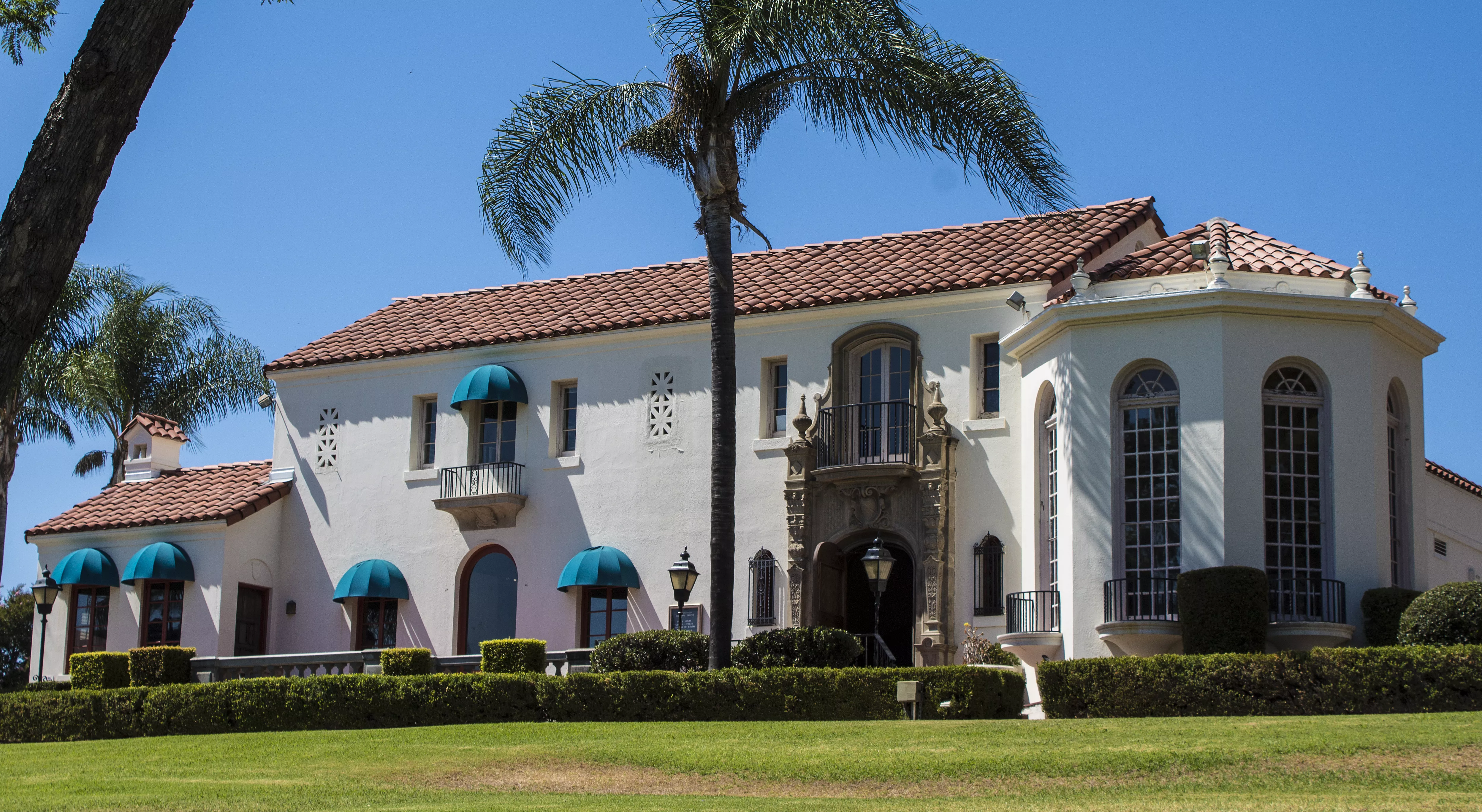 A colored photo of the Muckenthaler House and Gardens in 2017.