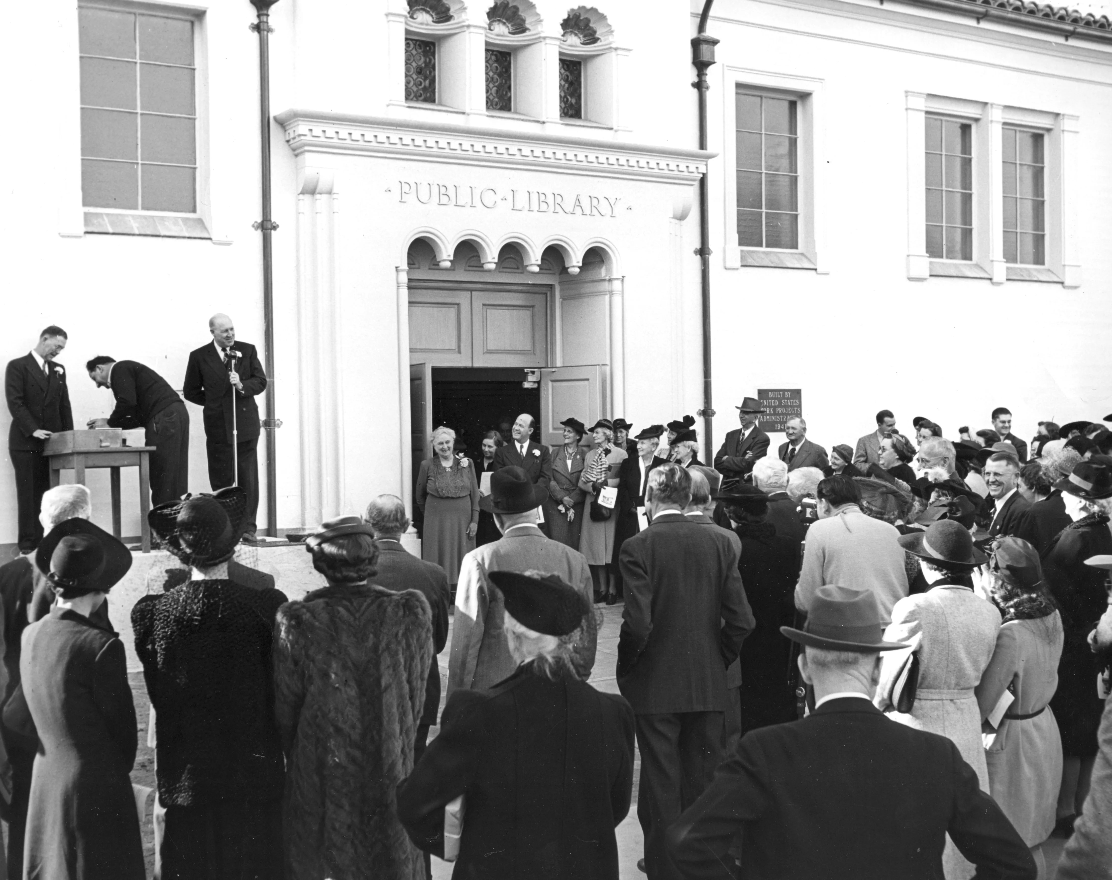 A black and white photograph of the Dedication Ceremony taking place at the Fullerton Library in 1942.