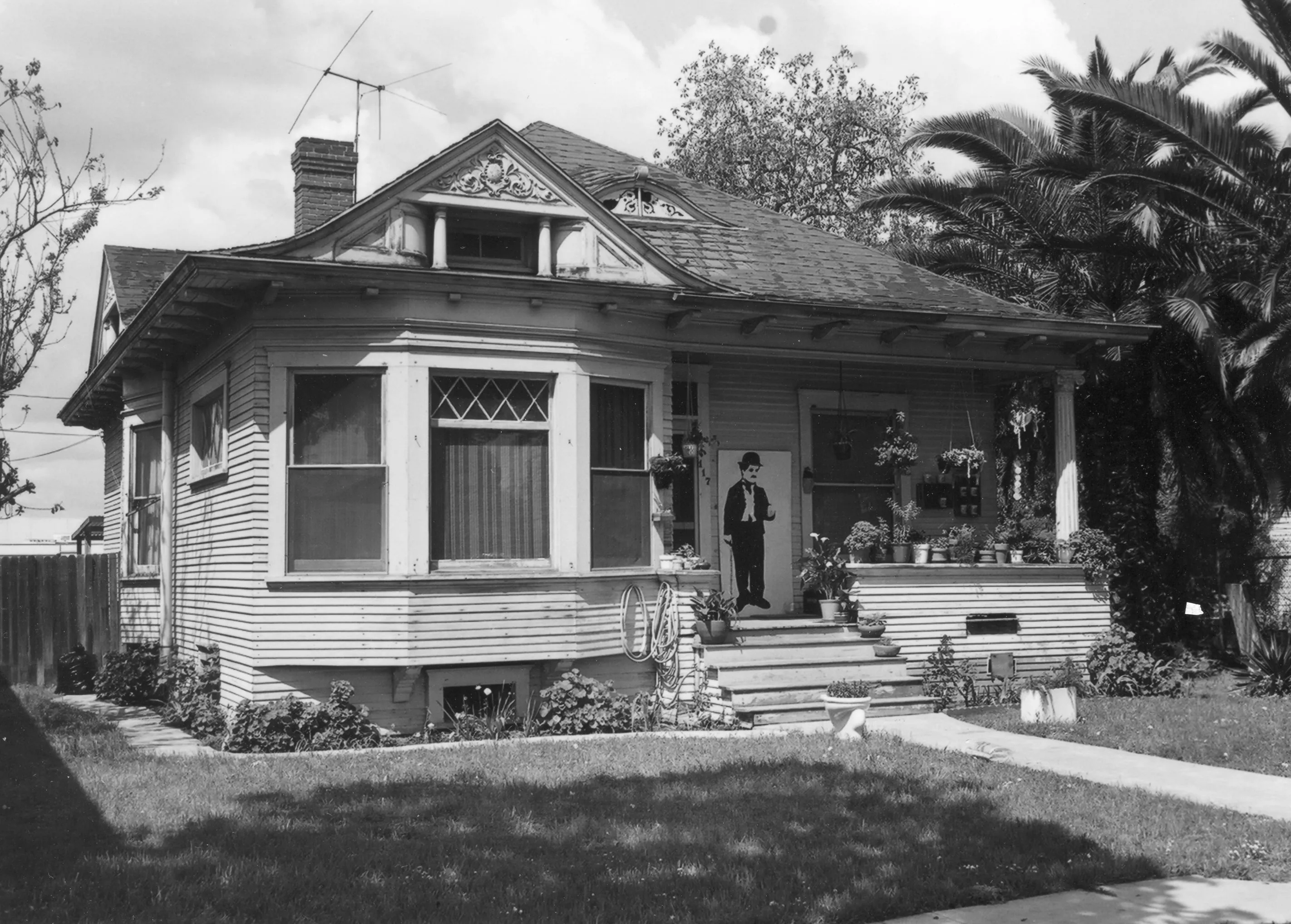 A black and white photograph of the Ben Dauser House taken in 1978 for the Historical Building Survey.