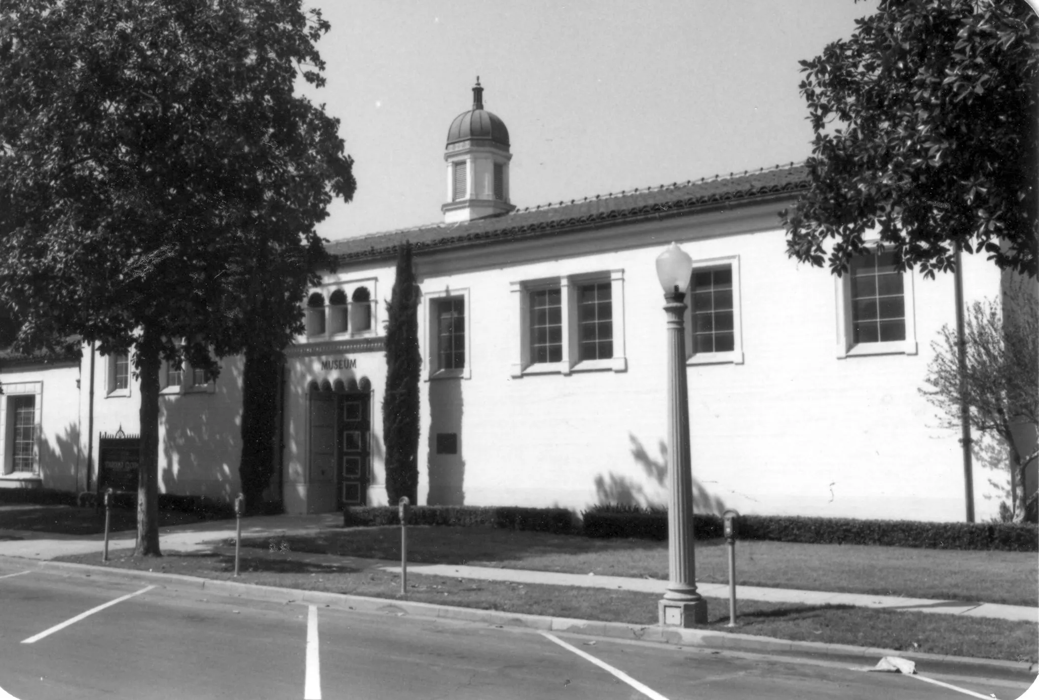A black and white photograph of the Fullerton Library, taken in 1978 for the Historical Building Survey.