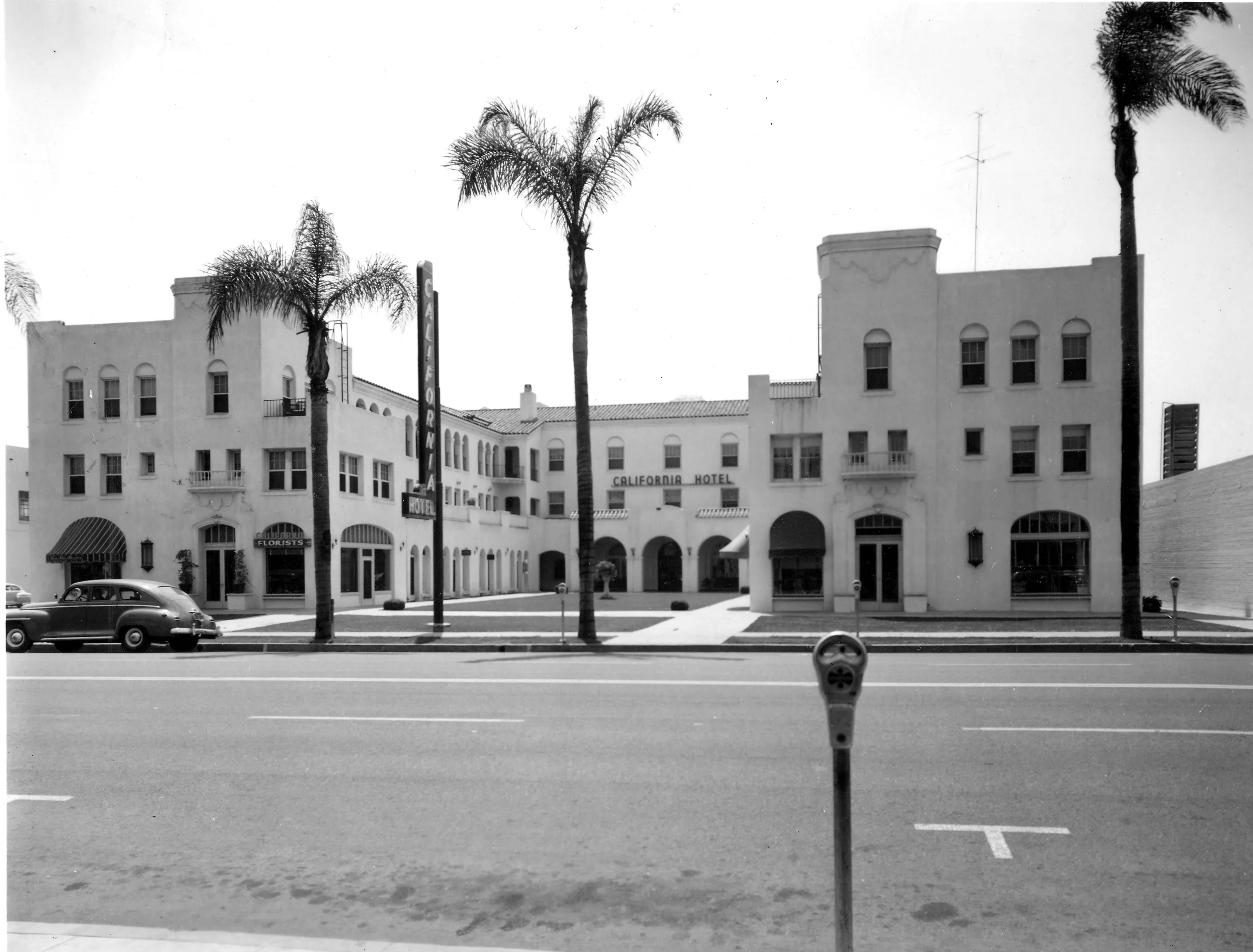 A black and white photograph of the exterior of California Hotel circa 1940s.