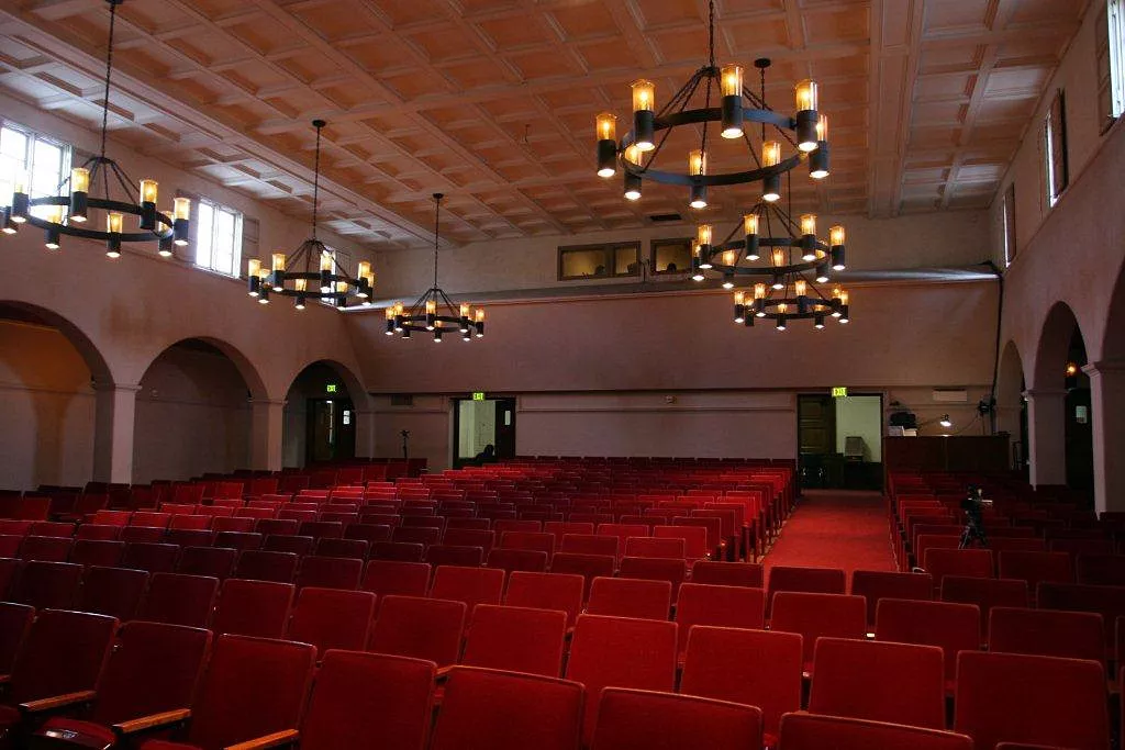 A colored photo of the interior of Wilshire Auditorium, taken in 2009.