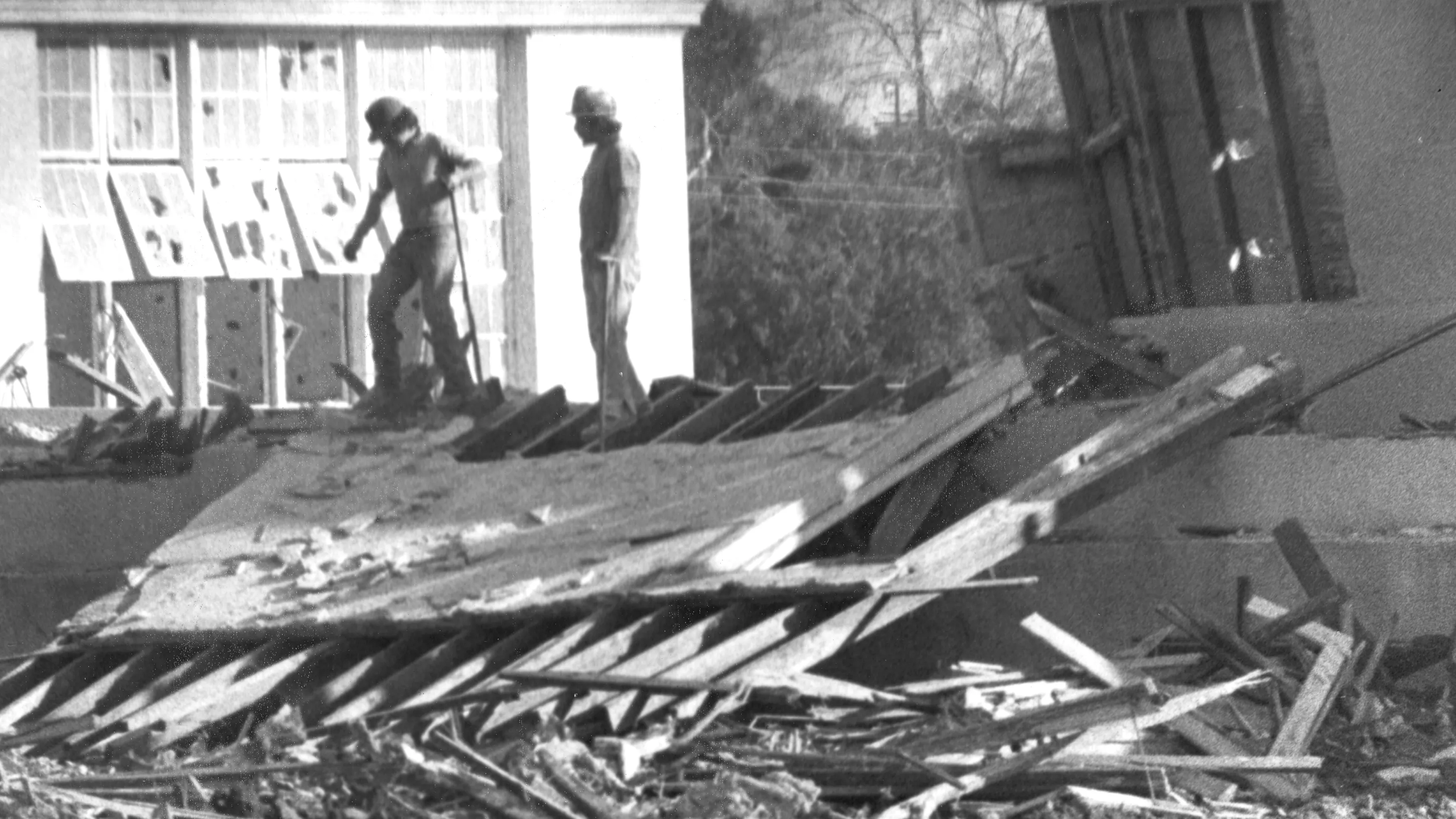 A black and white photograph of the demolition of Ford Elementary School in 1984.