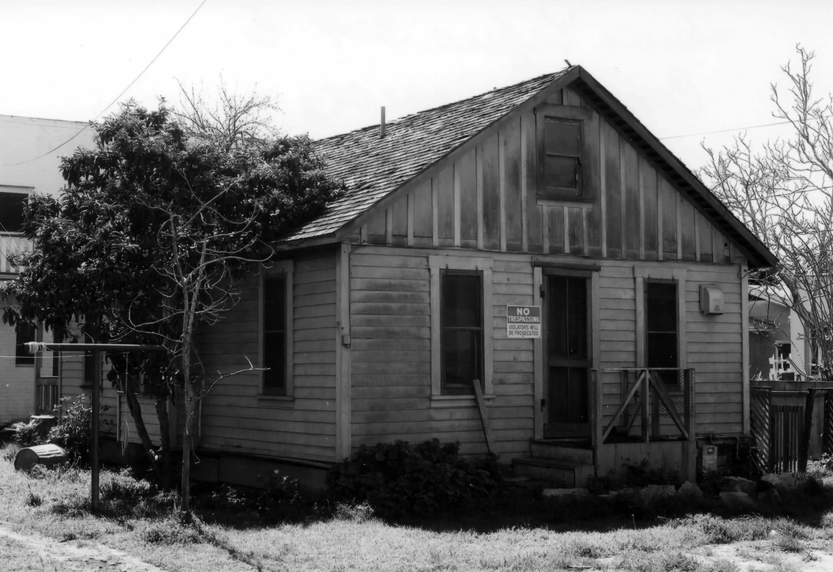 A black and white photograph of the building behind Loumagne&#039;s Market in 1978.