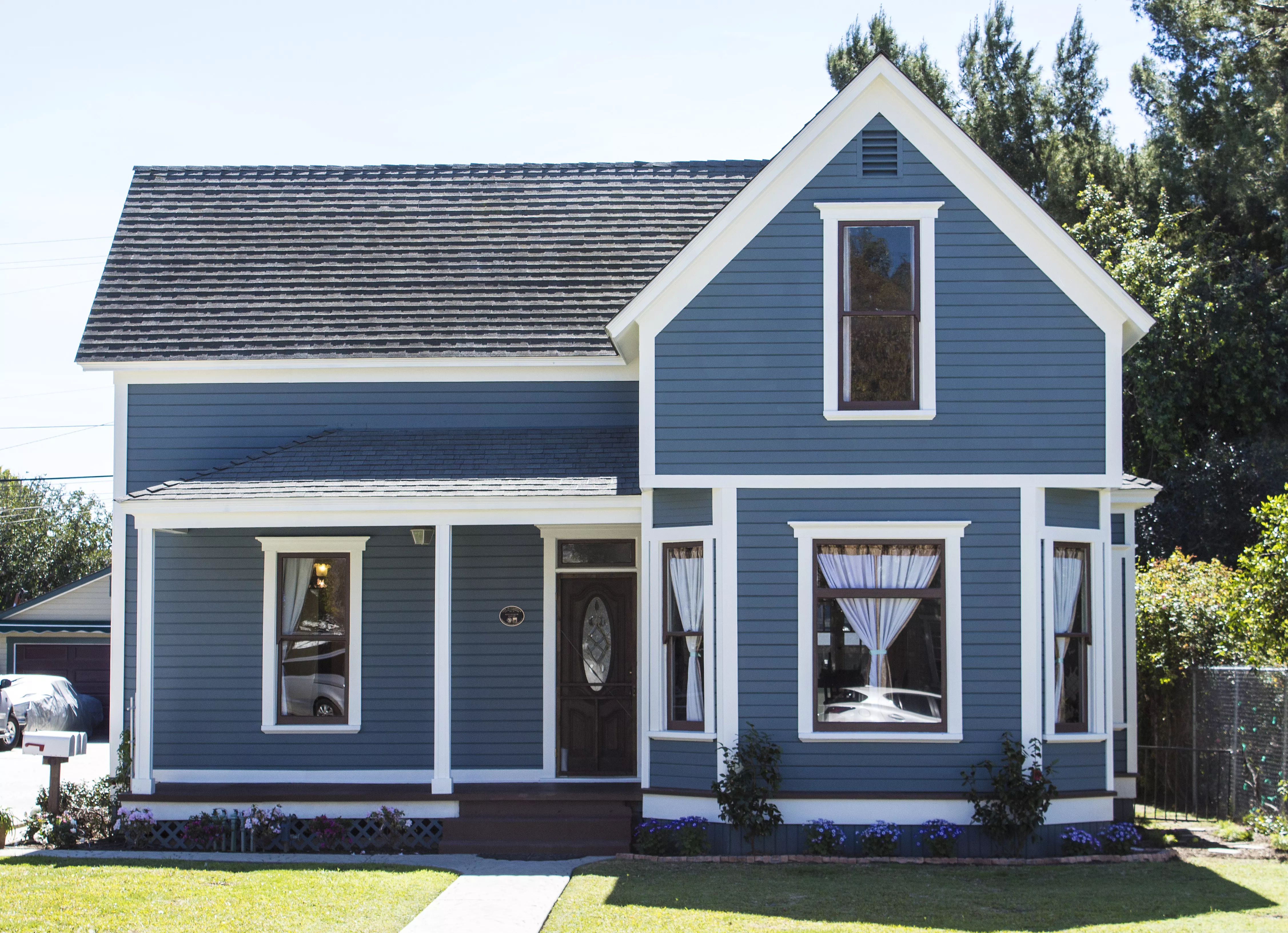 A colored photo of the Charles Ruddock House in 2017.