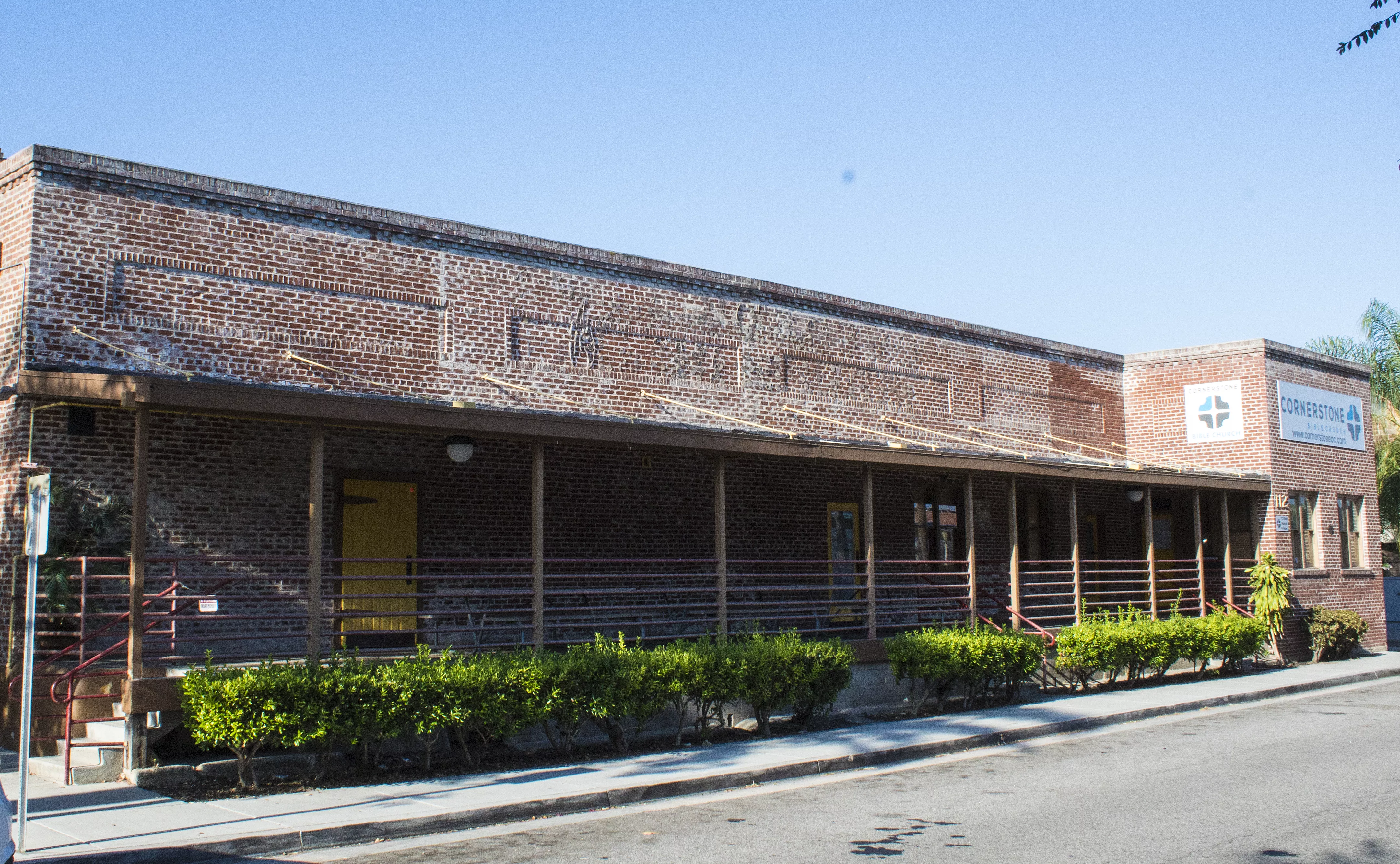 A colored photo of the Crystal Ice House in 2017.