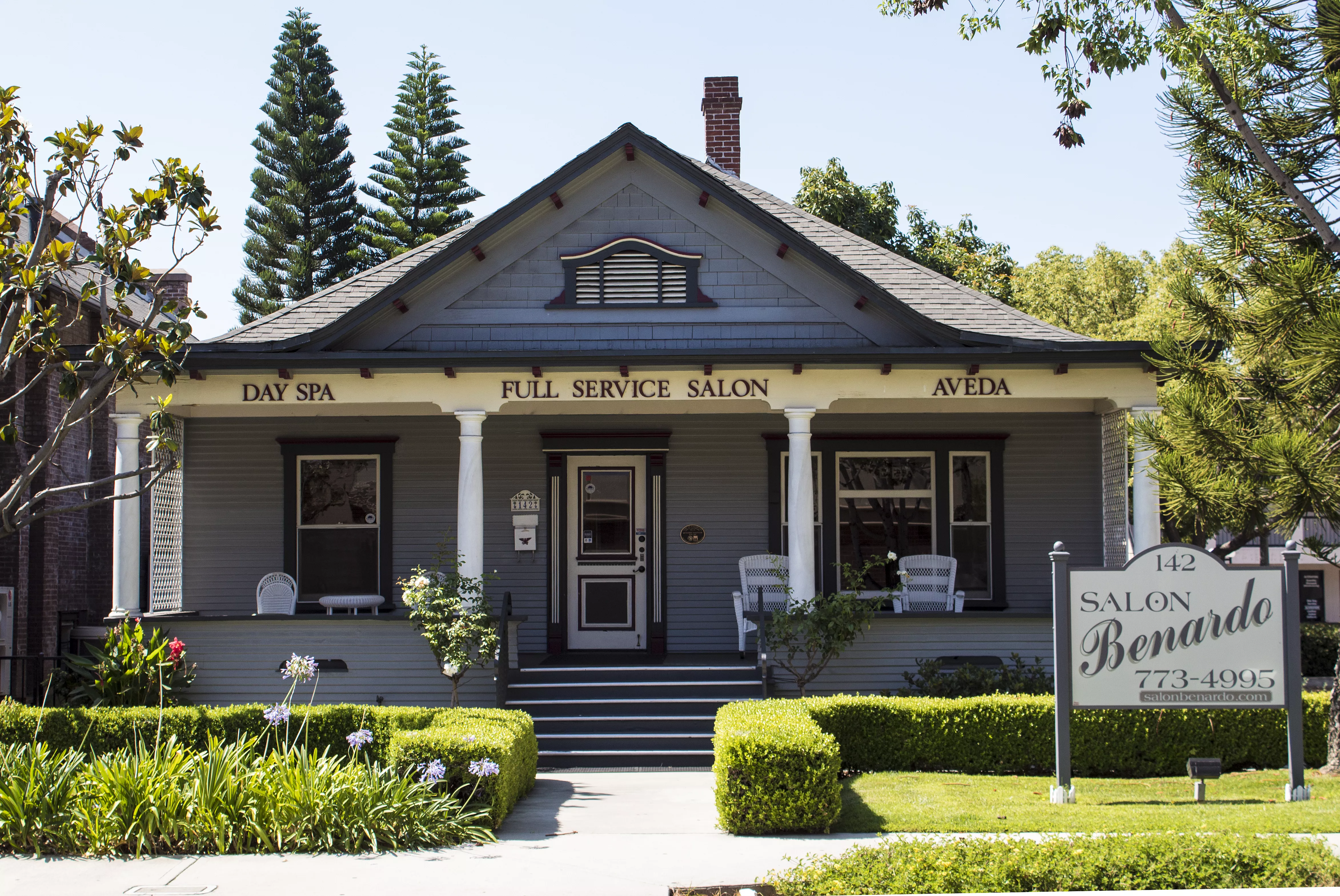 A colored photo of the Methodist Parsonage in 2017.