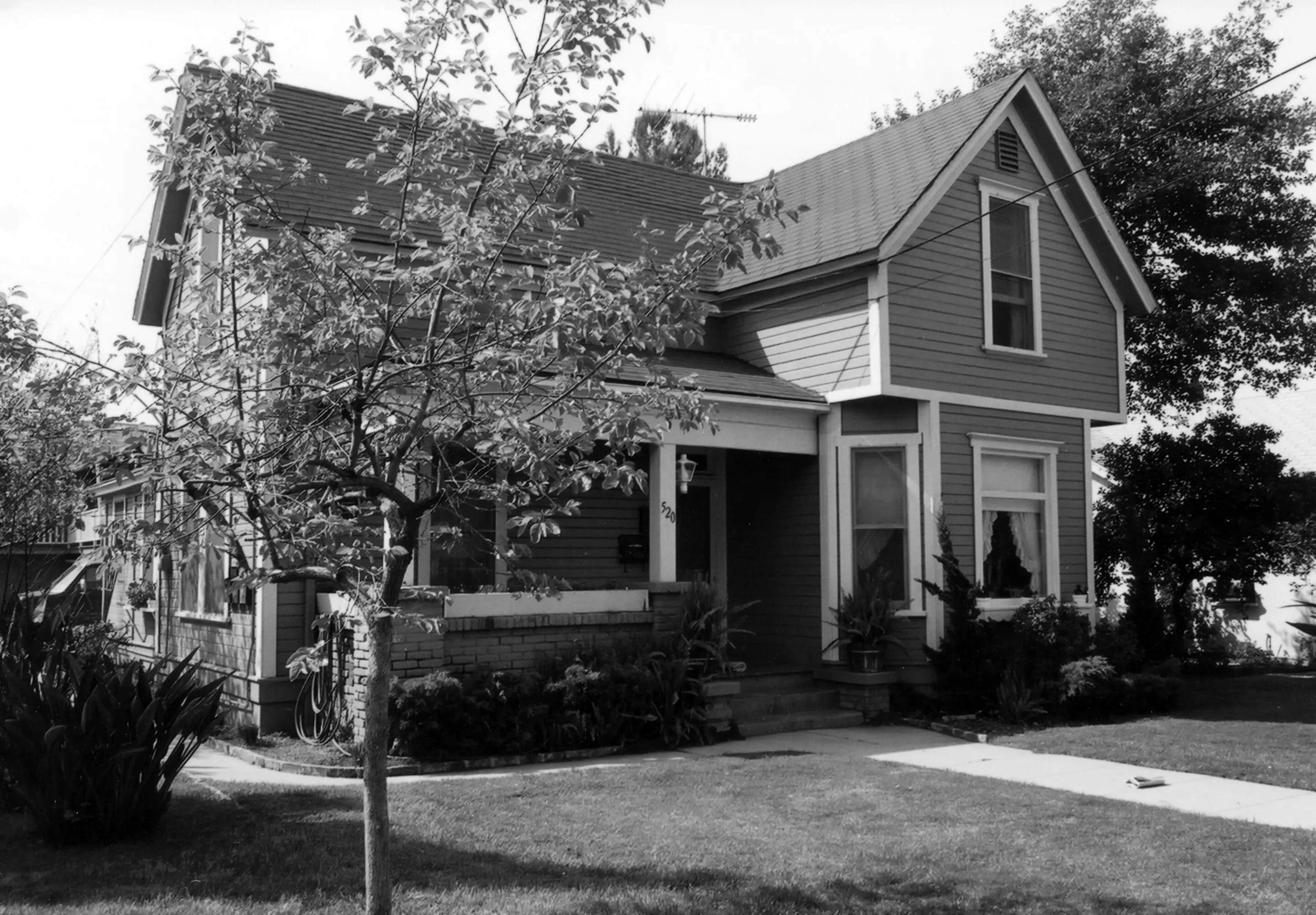 A black and white photograph of the Charles Ruddock House for the Historical Building Survey in 1978.