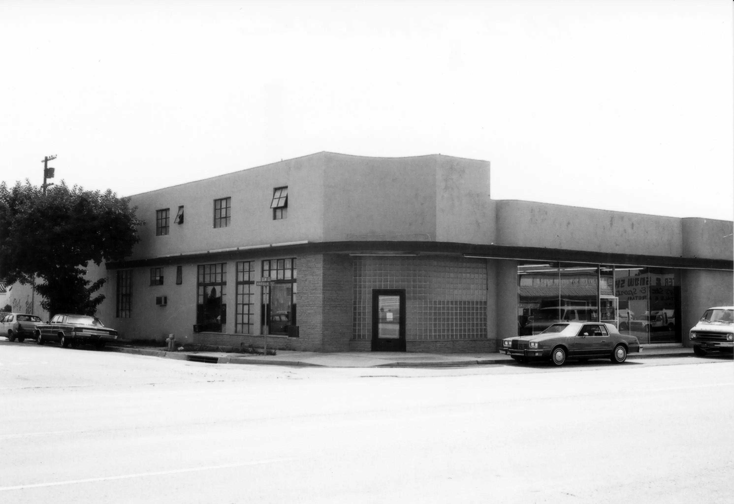 A black and white photograph of the La Vida Bottling Company taken in 1978 for the Historical Building Survey.