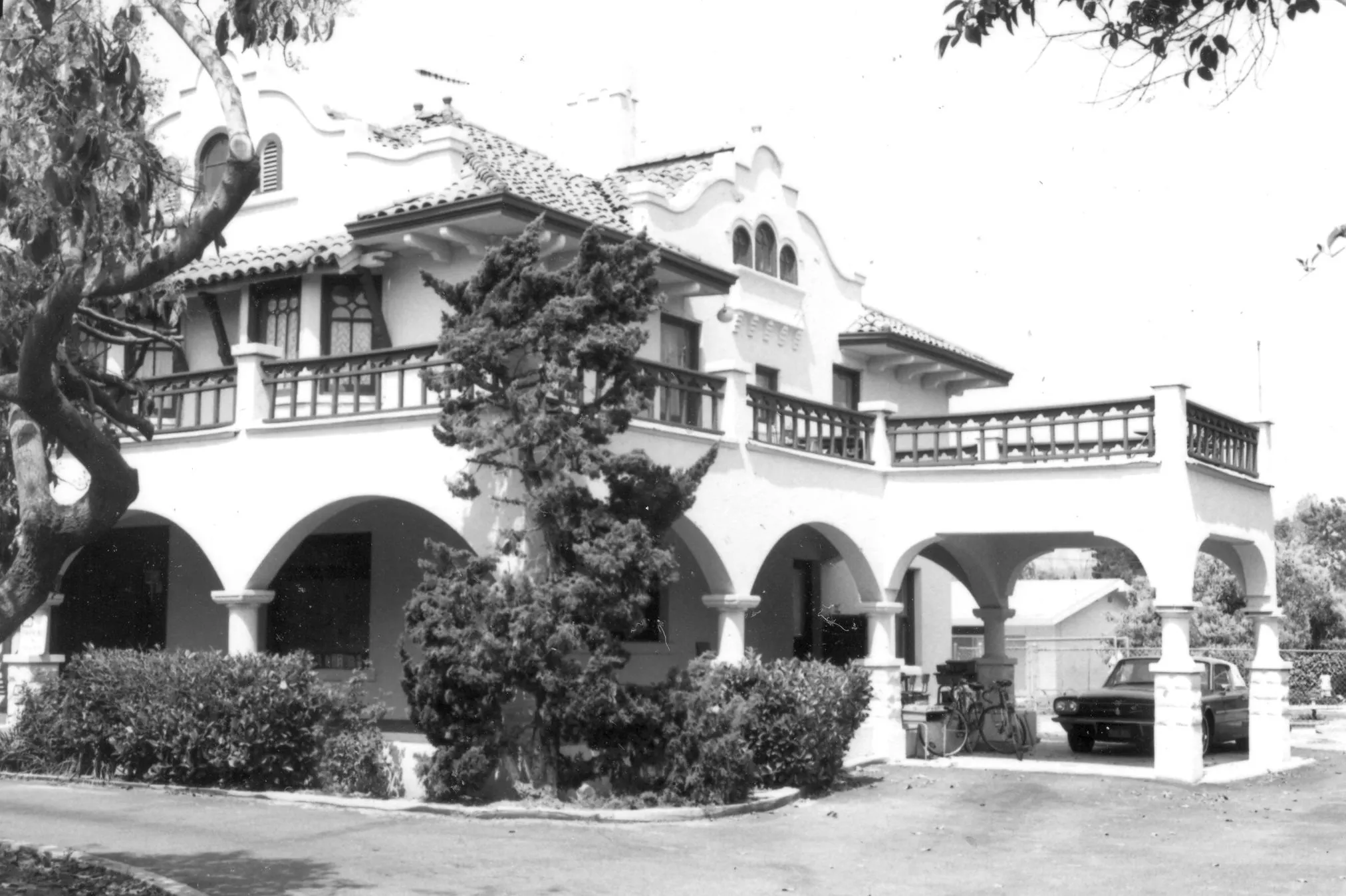 A black and white photograph of the William Hale House taken in 1978 for the Historical Building Survey.