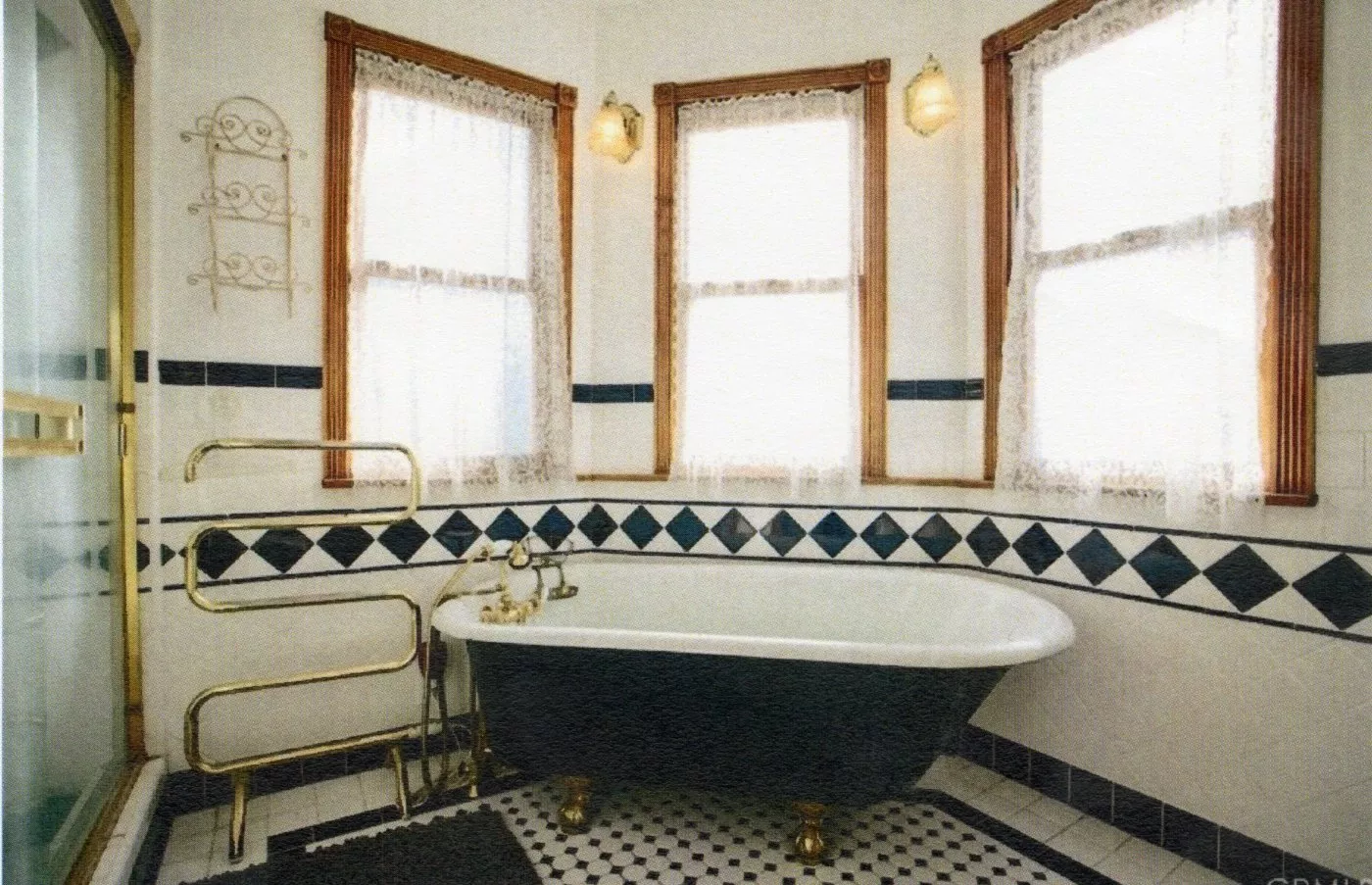 A colored photo of the interior bathroom of the Charles Ruddock House in 2017.