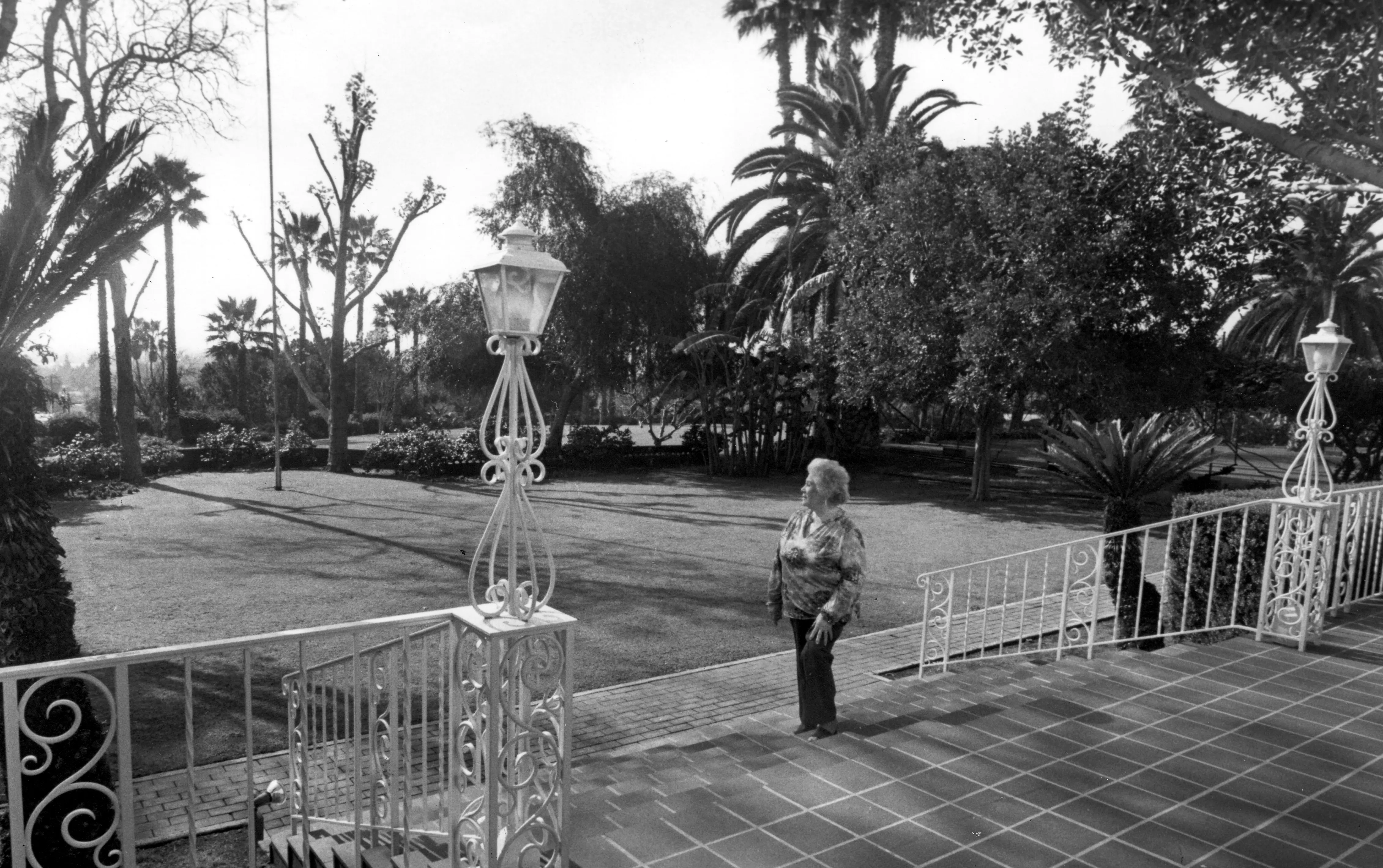 A black and white photograph of the back yard at the El Dorado Ranch in 1984.