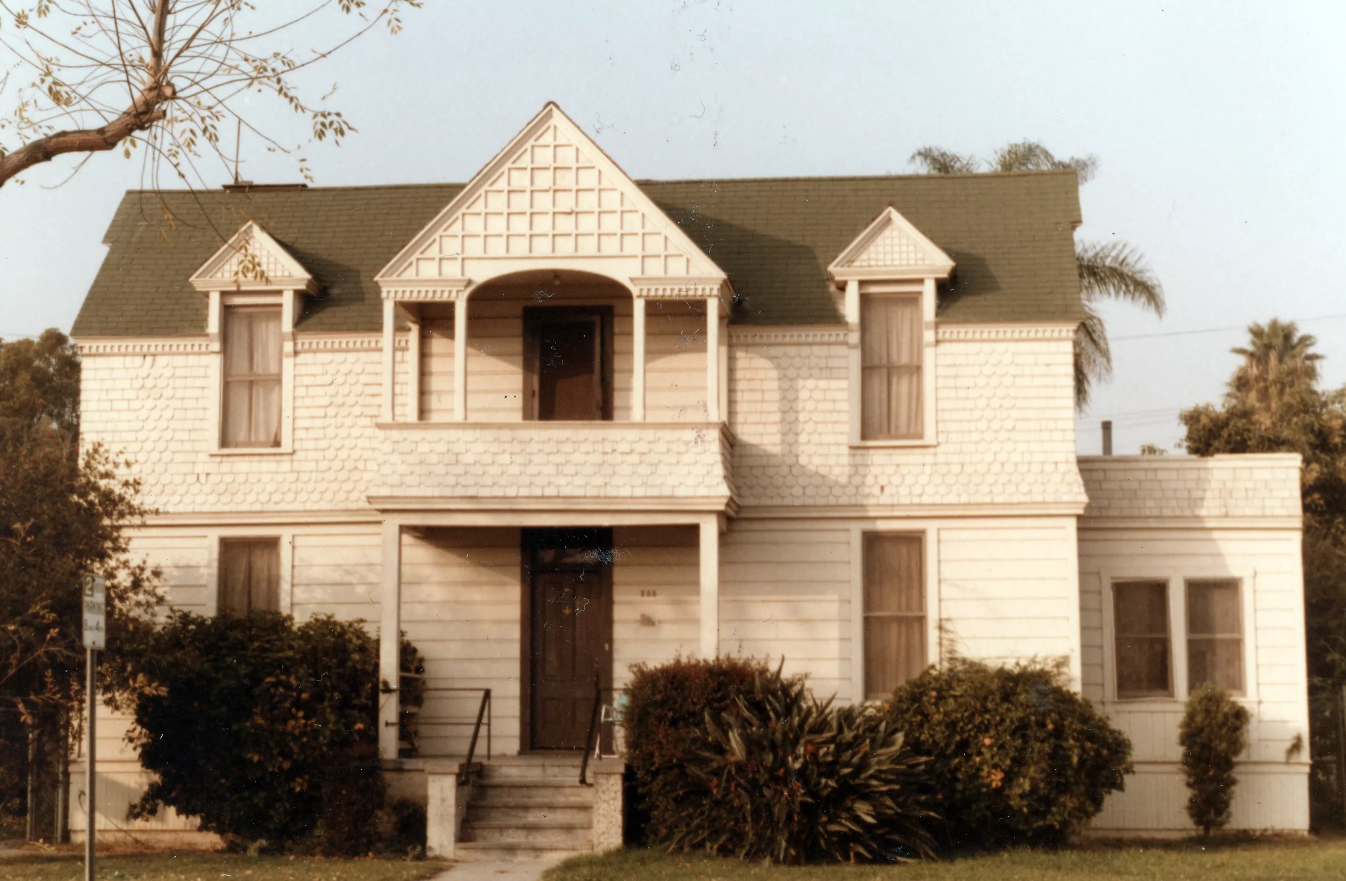A colored photo of the Stanton House in 1988.