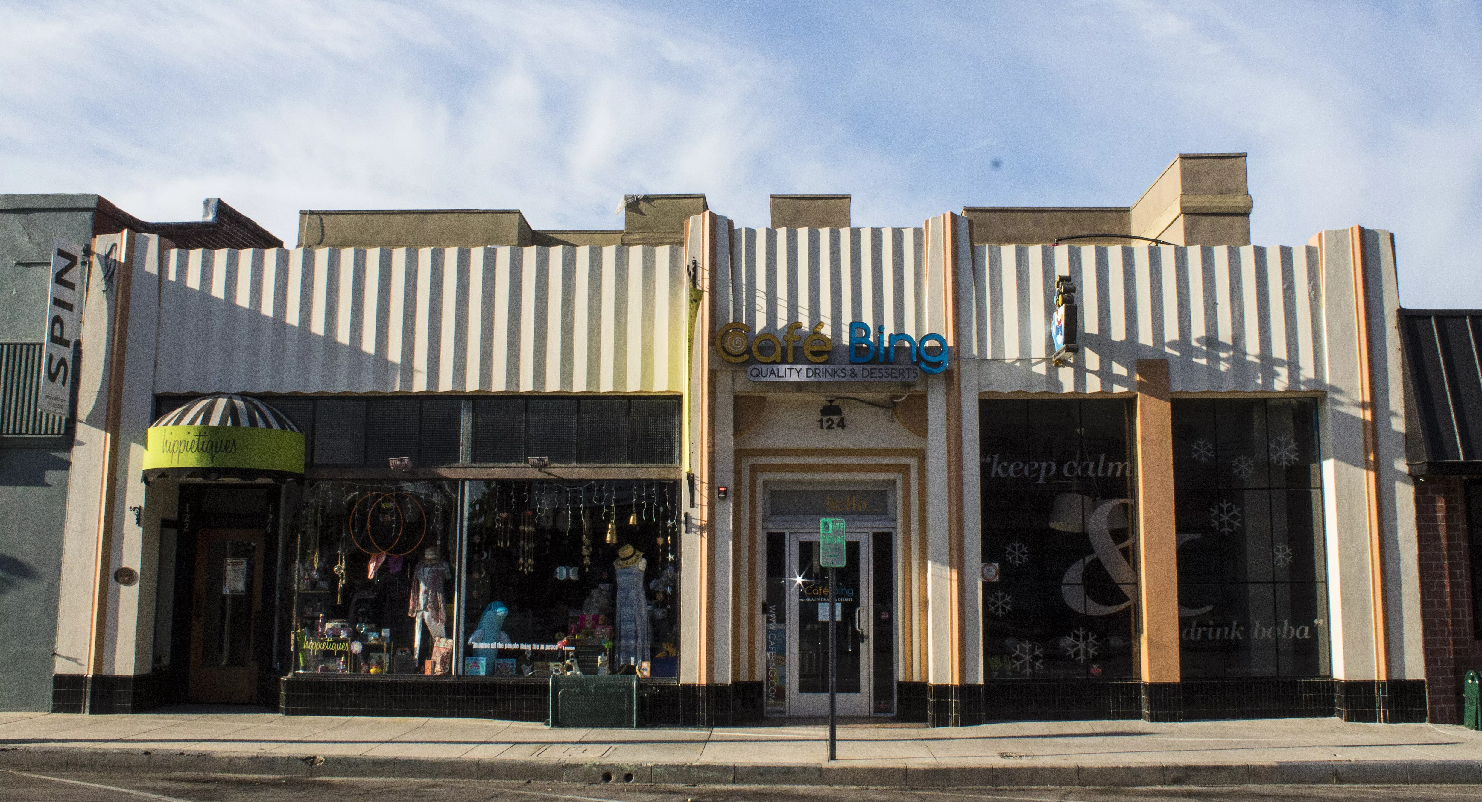 A colored photo of the Fullerton Building &amp; Loan Association in 2017.