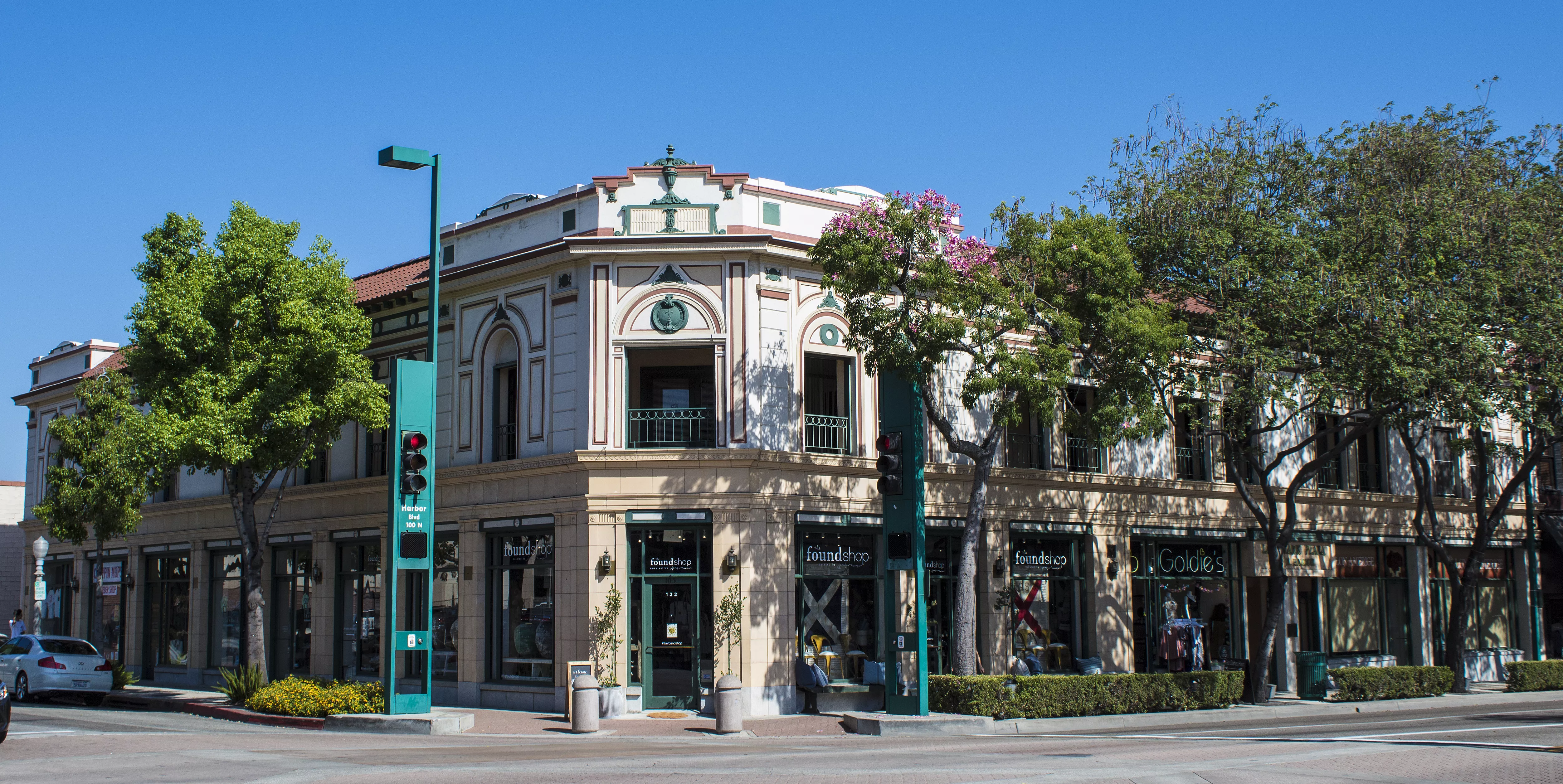 A colored photo of the Farmers and Merchants Bank in 2017.