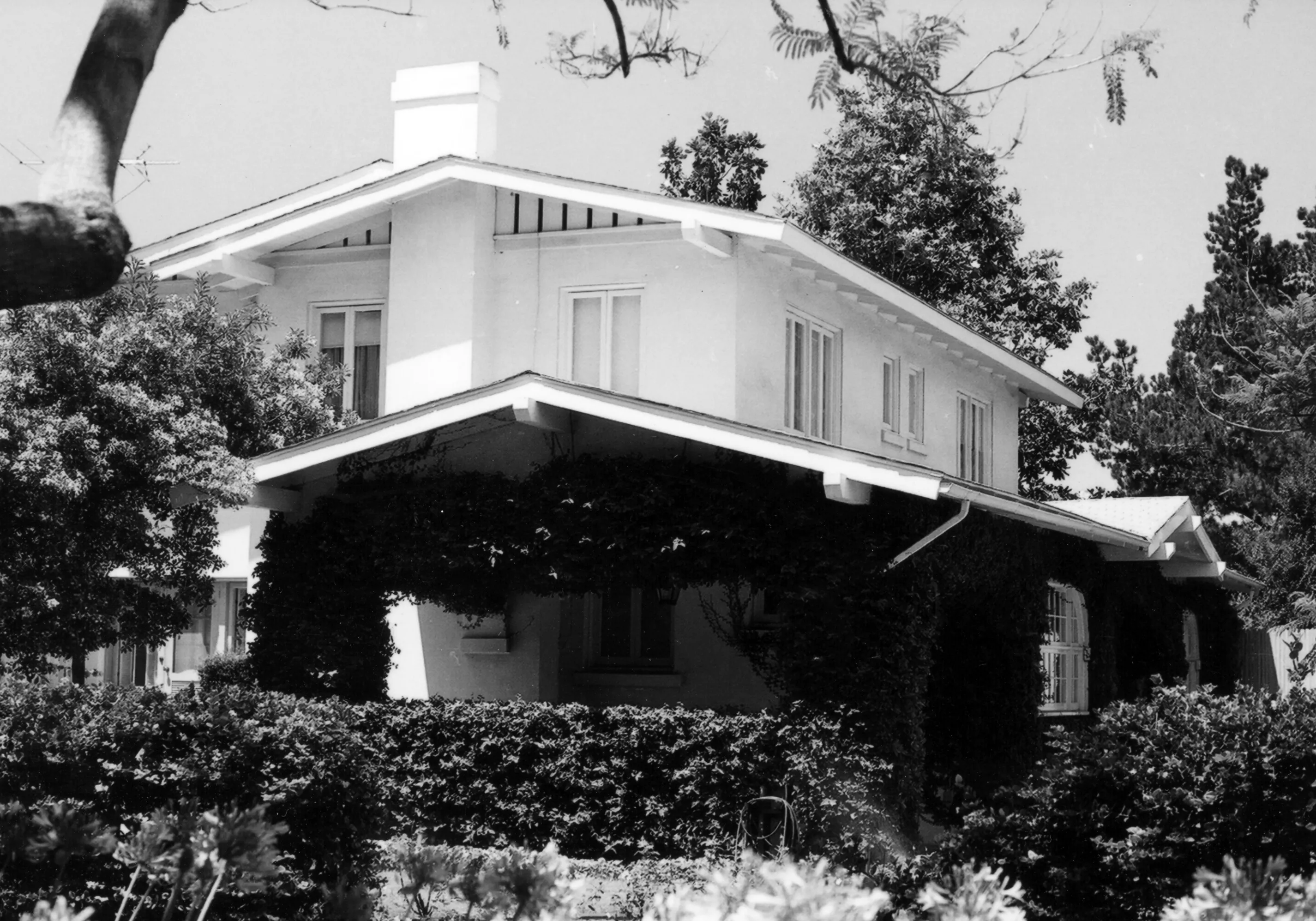 A black and white photograph of the Bert Annin House for the Historical Building Survey in 1978.