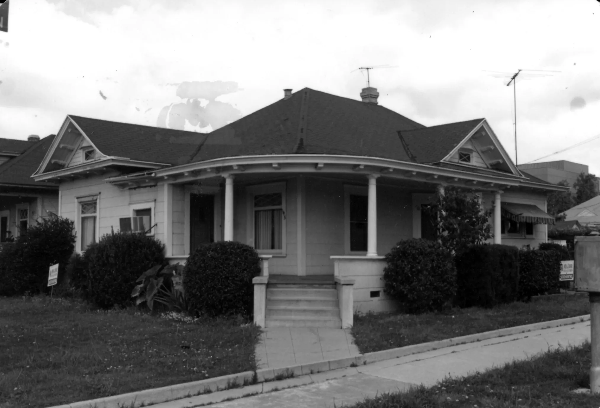 A black and white photograph of the Meredith Conway House for the Historical Building Survey in 1978.