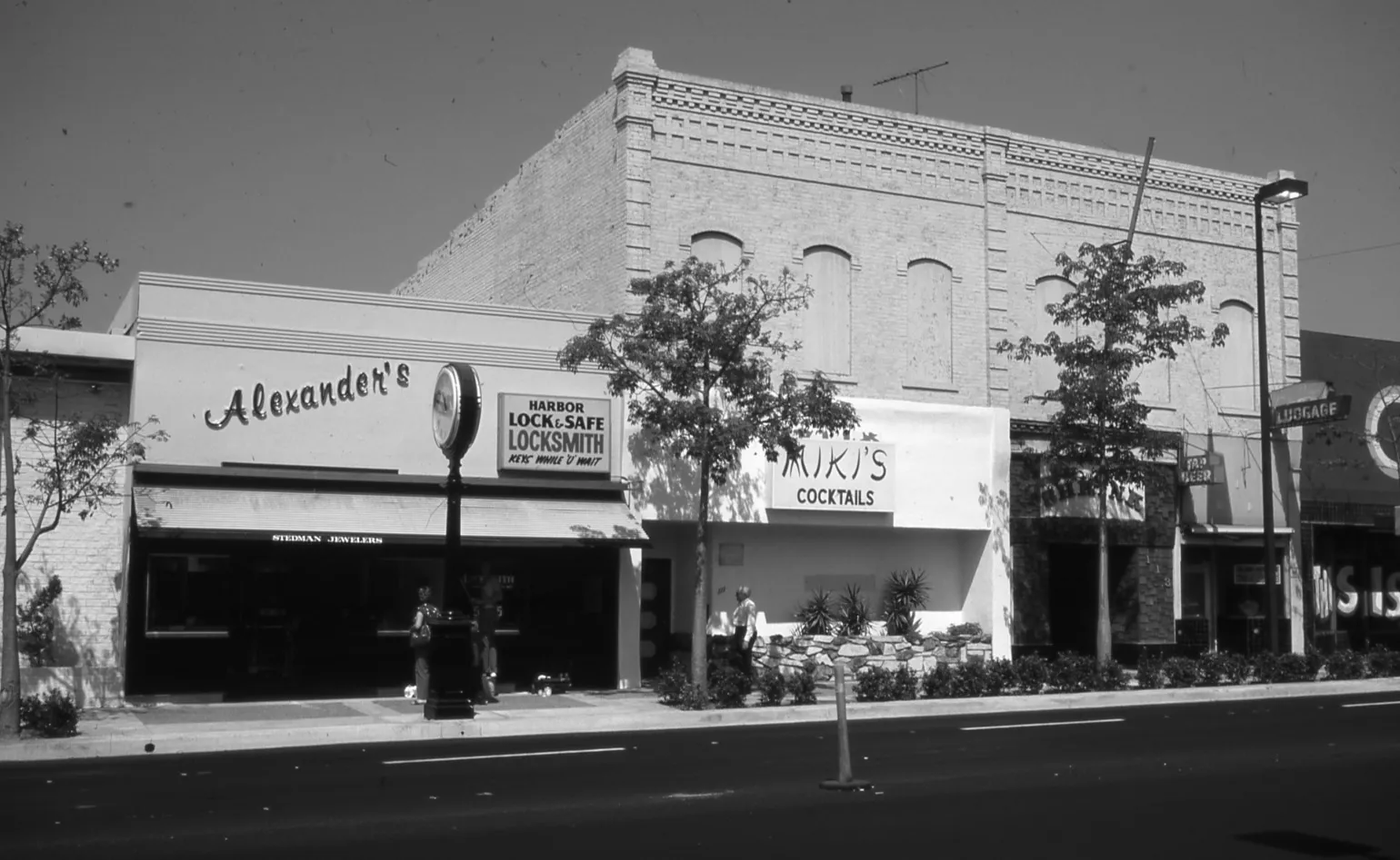 A black and white photograph of the Dean Block for the Historical Building Survey in 1978.