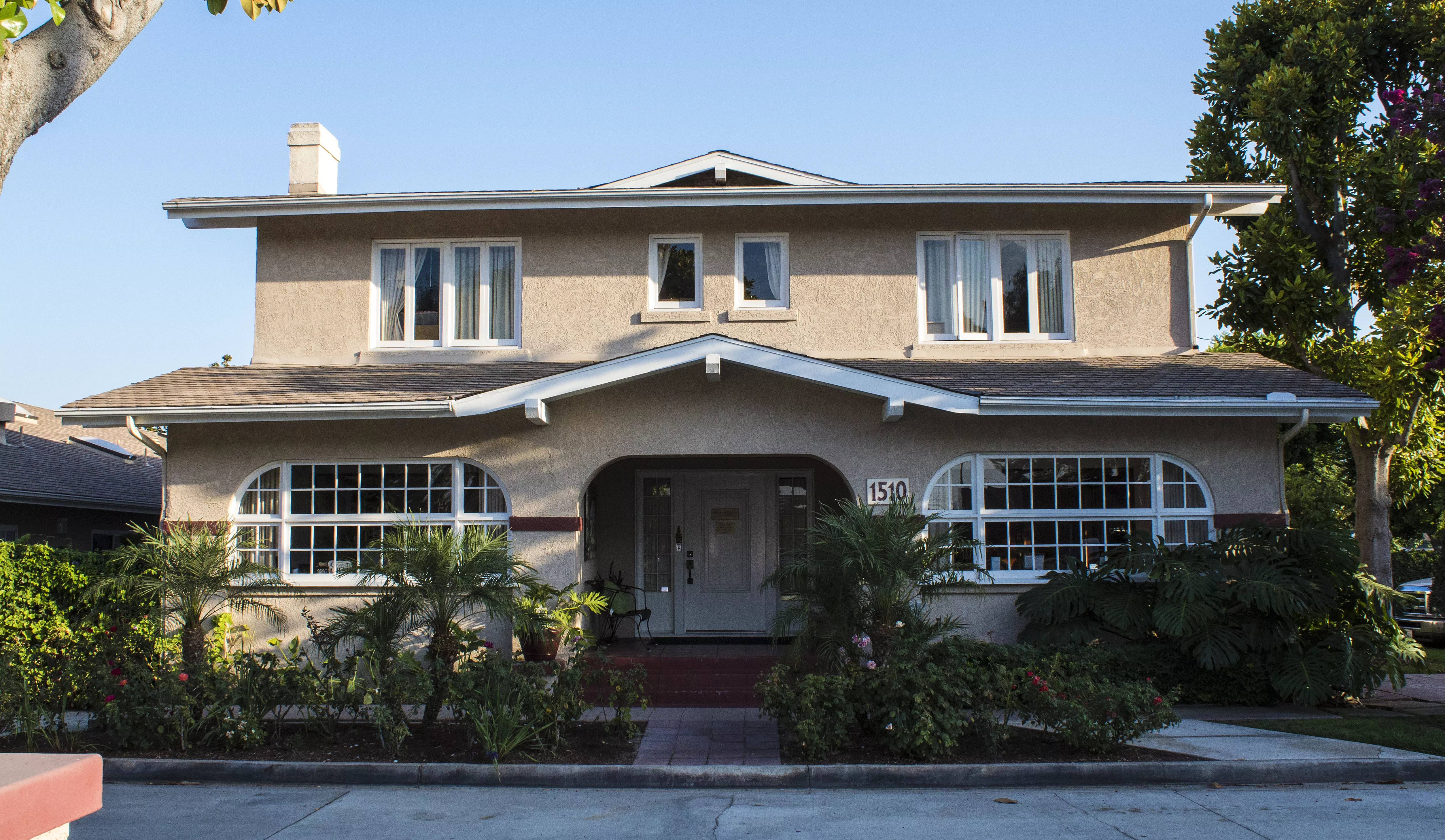 A colored photo of the Bert Annin House taken from the front in 2017.
