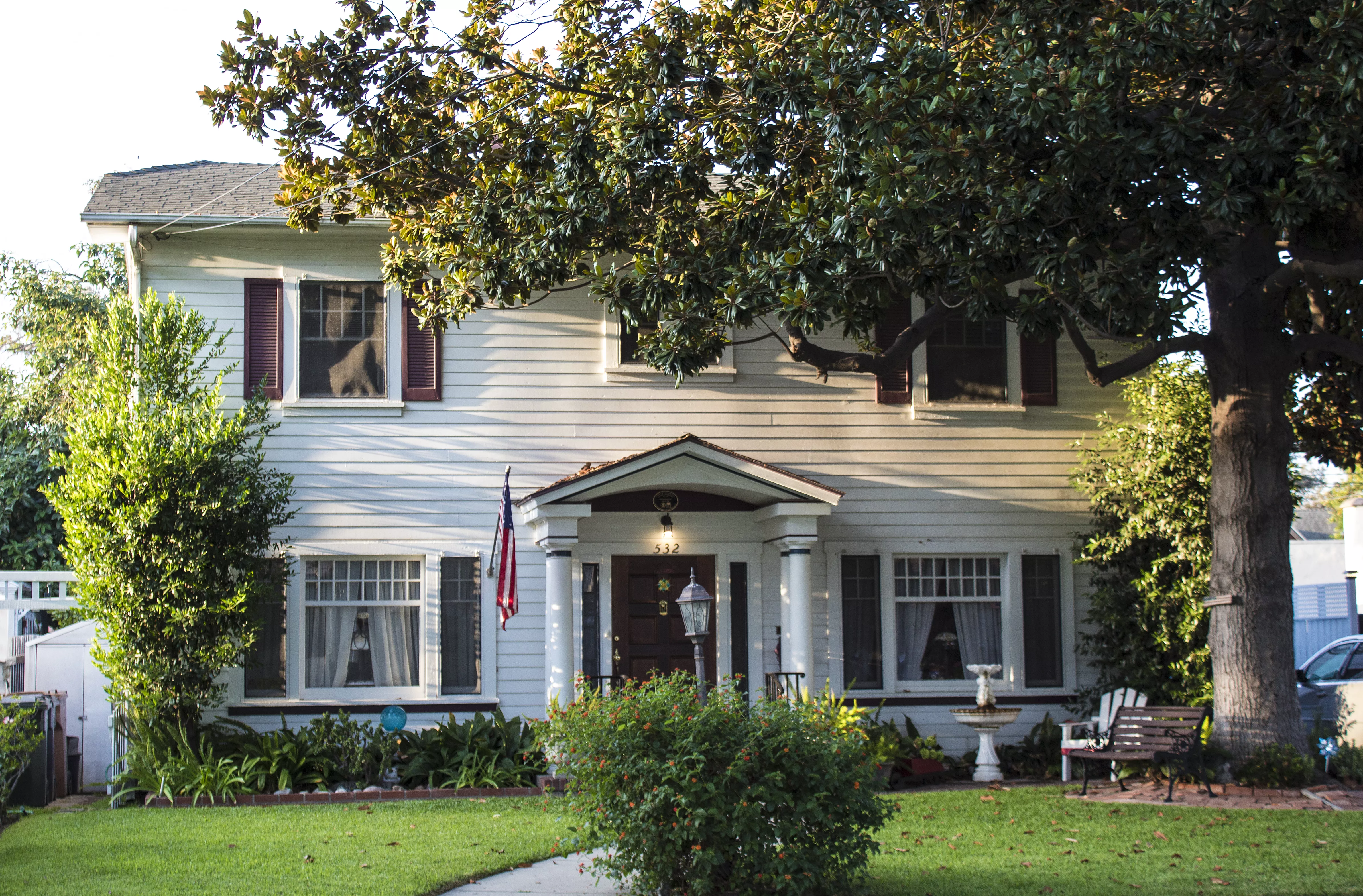 A colored photo of the Joseph Mennes House in 2017.
