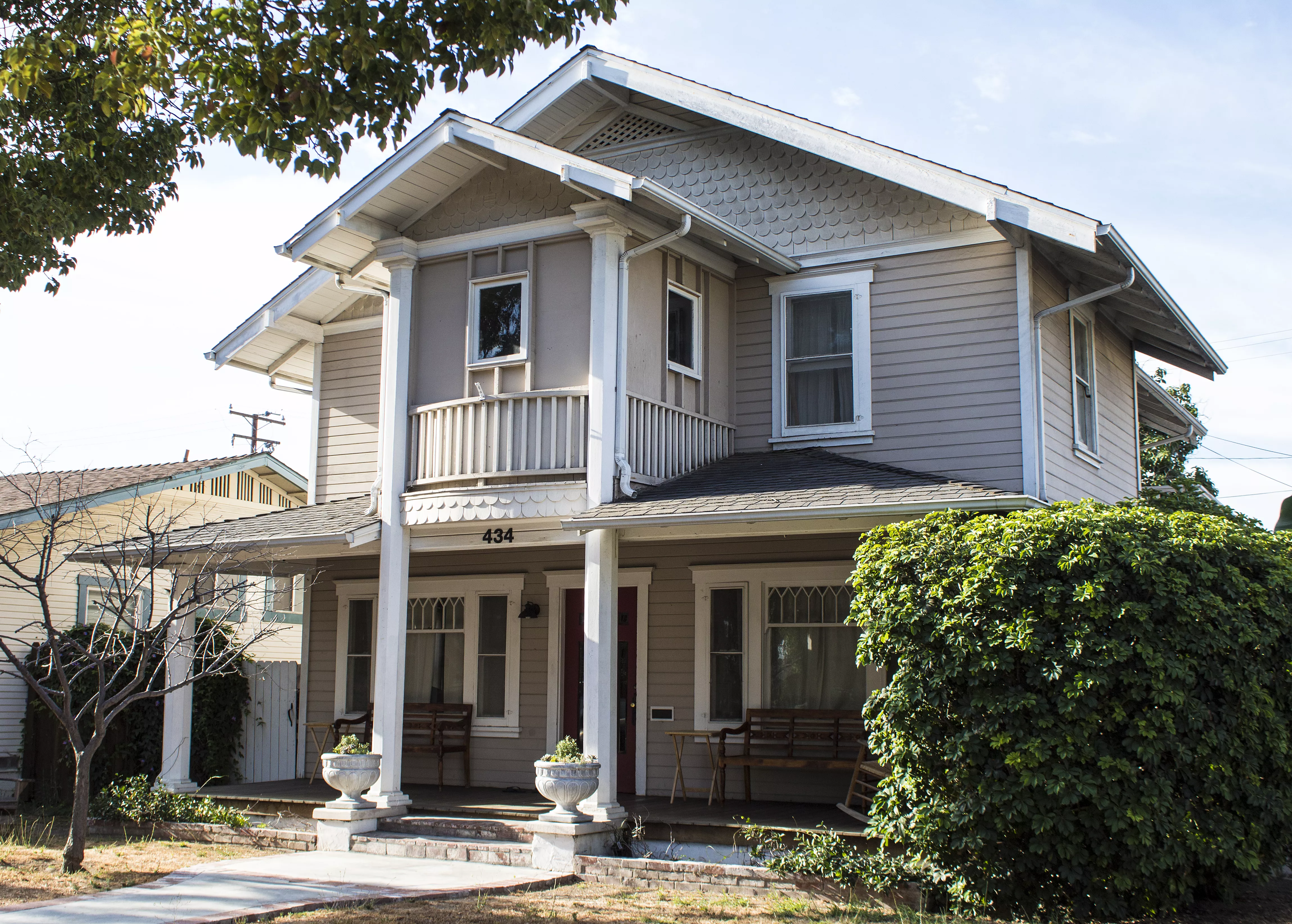 A colored photo of the Thomas Robertson House in 2017.