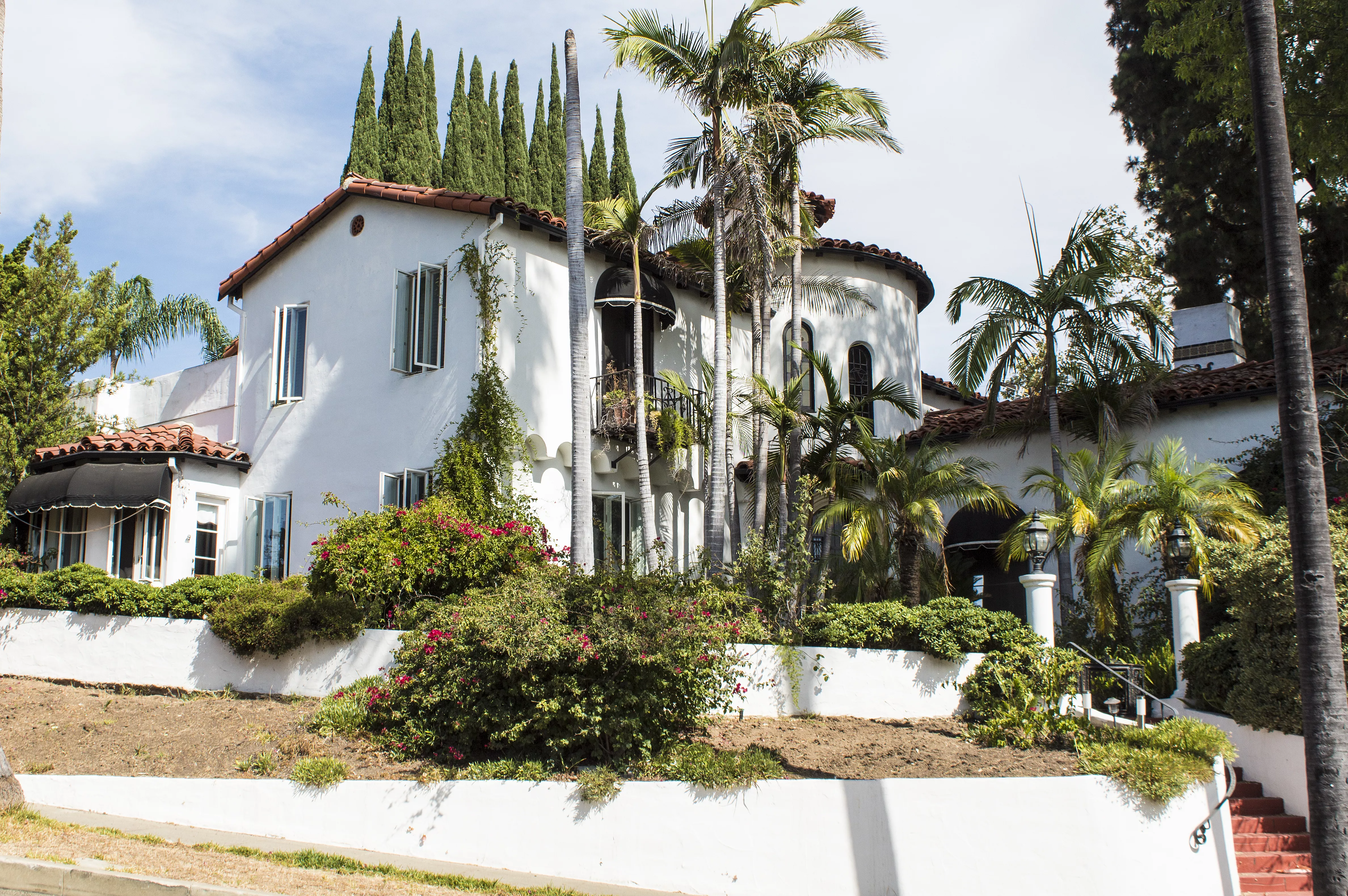 A colored photo of the Arthur Cleaver House in 2017.